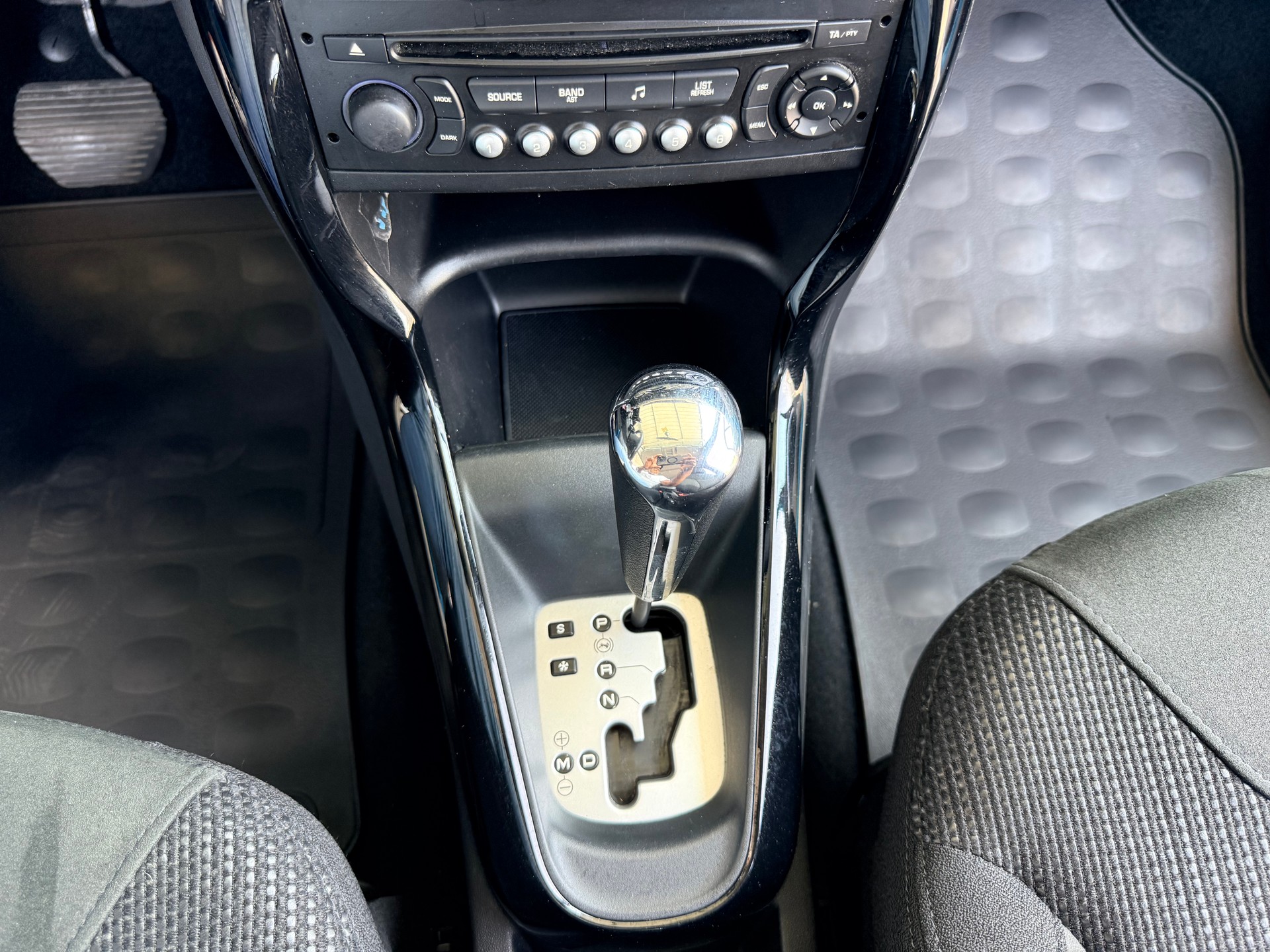 CITROEN C3 1.6i 16V Exclusive Automatic-image-12