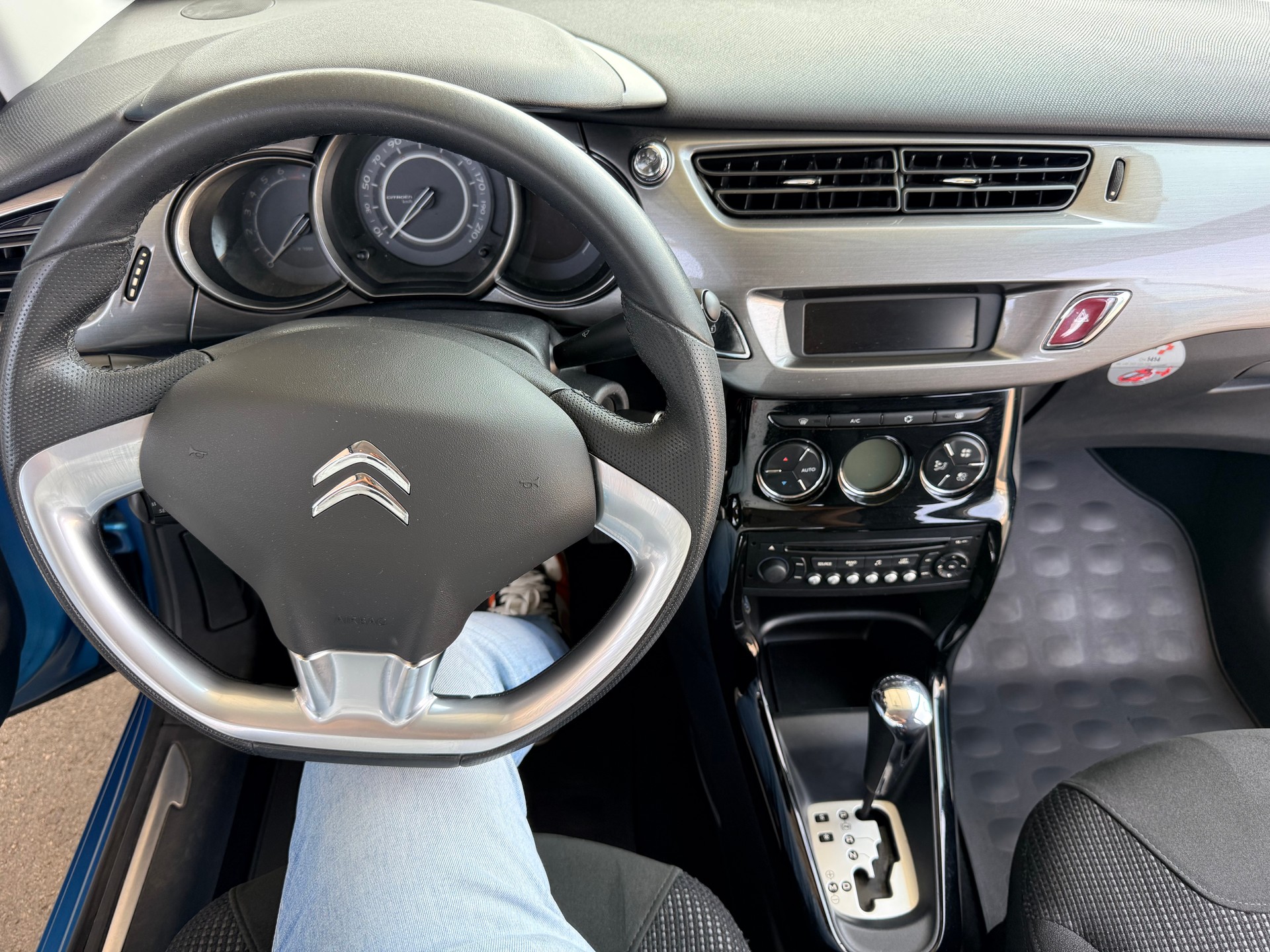 CITROEN C3 1.6i 16V Exclusive Automatic-image-13