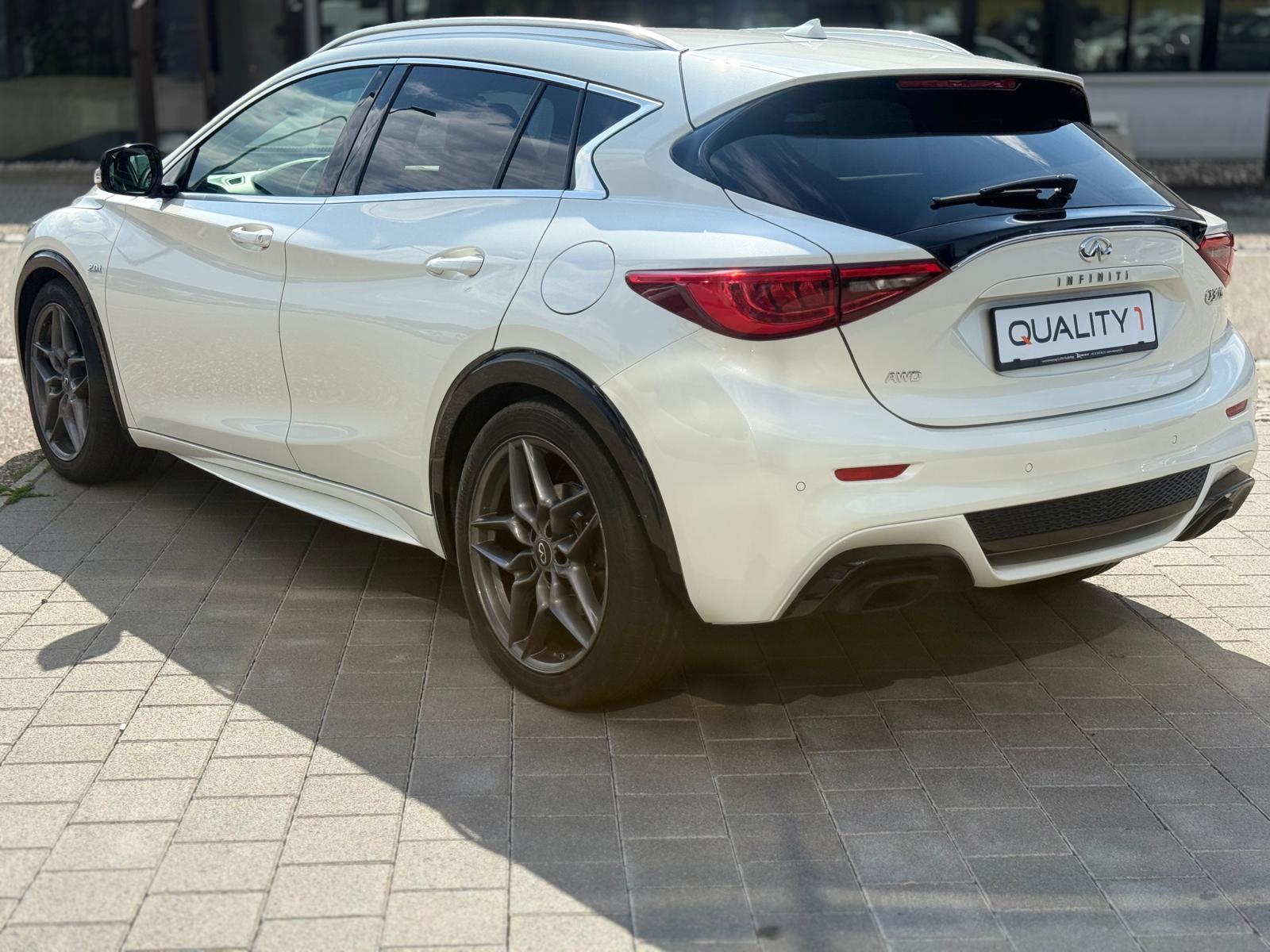 INFINITI Q30 2.0t Sport AWD DCT-showroom-element-3