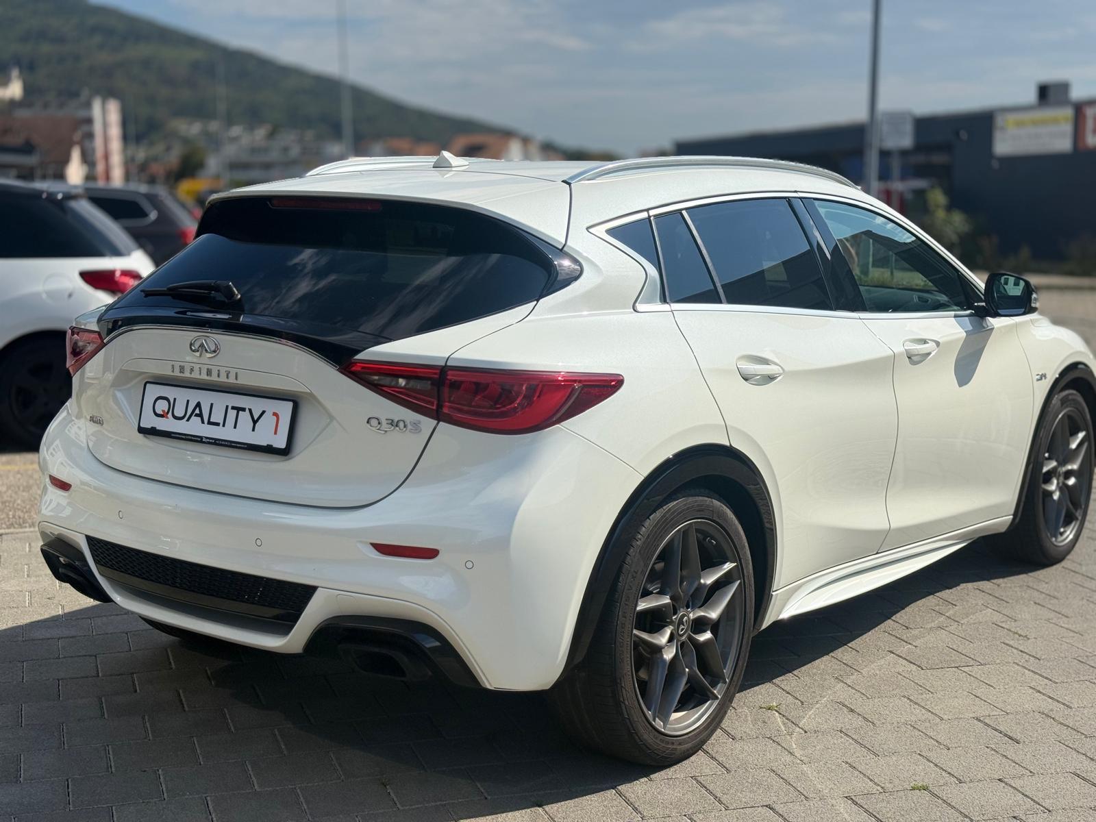 INFINITI Q30 2.0t Sport AWD DCT-image-6