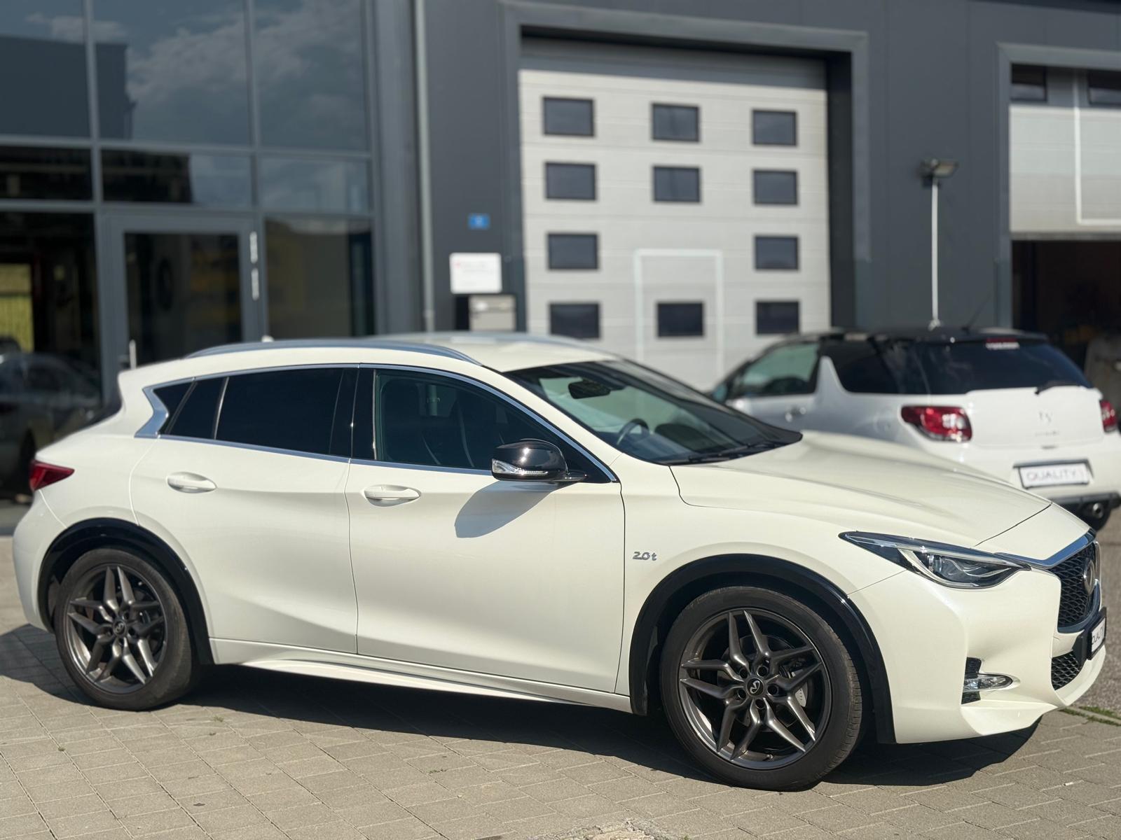 INFINITI Q30 2.0t Sport AWD DCT-image-9