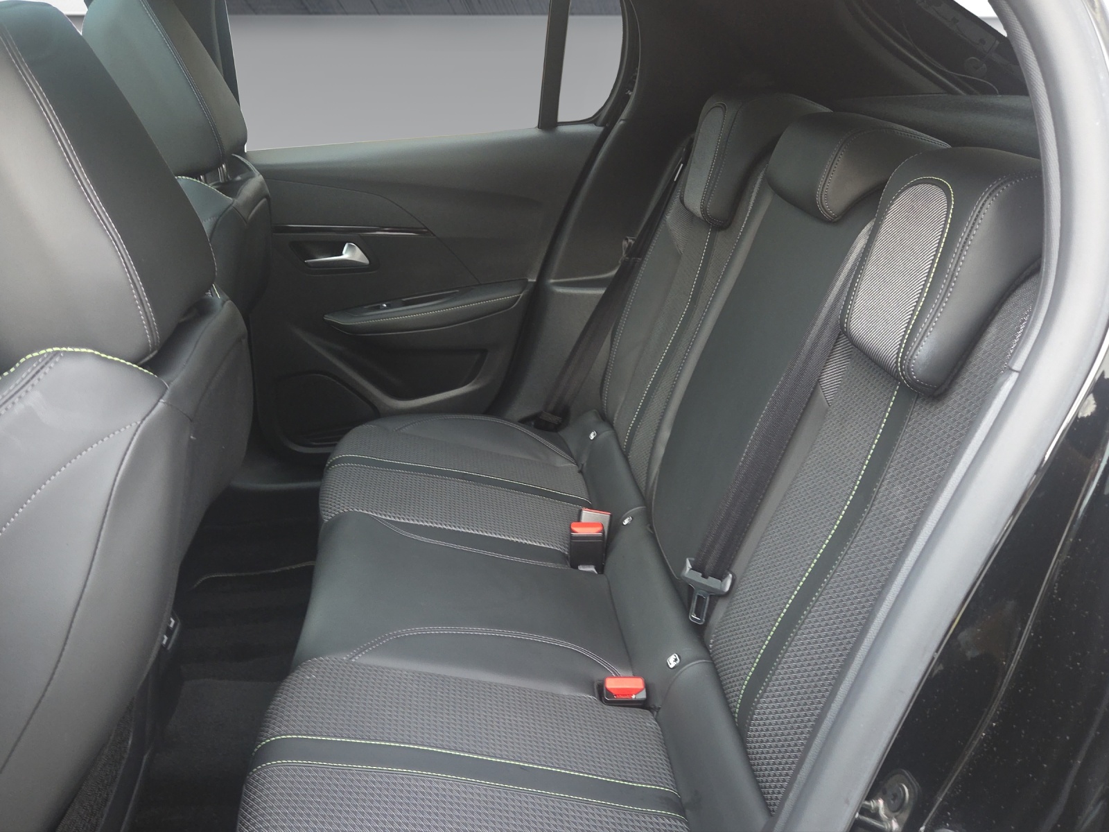 PEUGEOT 208 1.2 PureTech GT Line EAT8-image-17