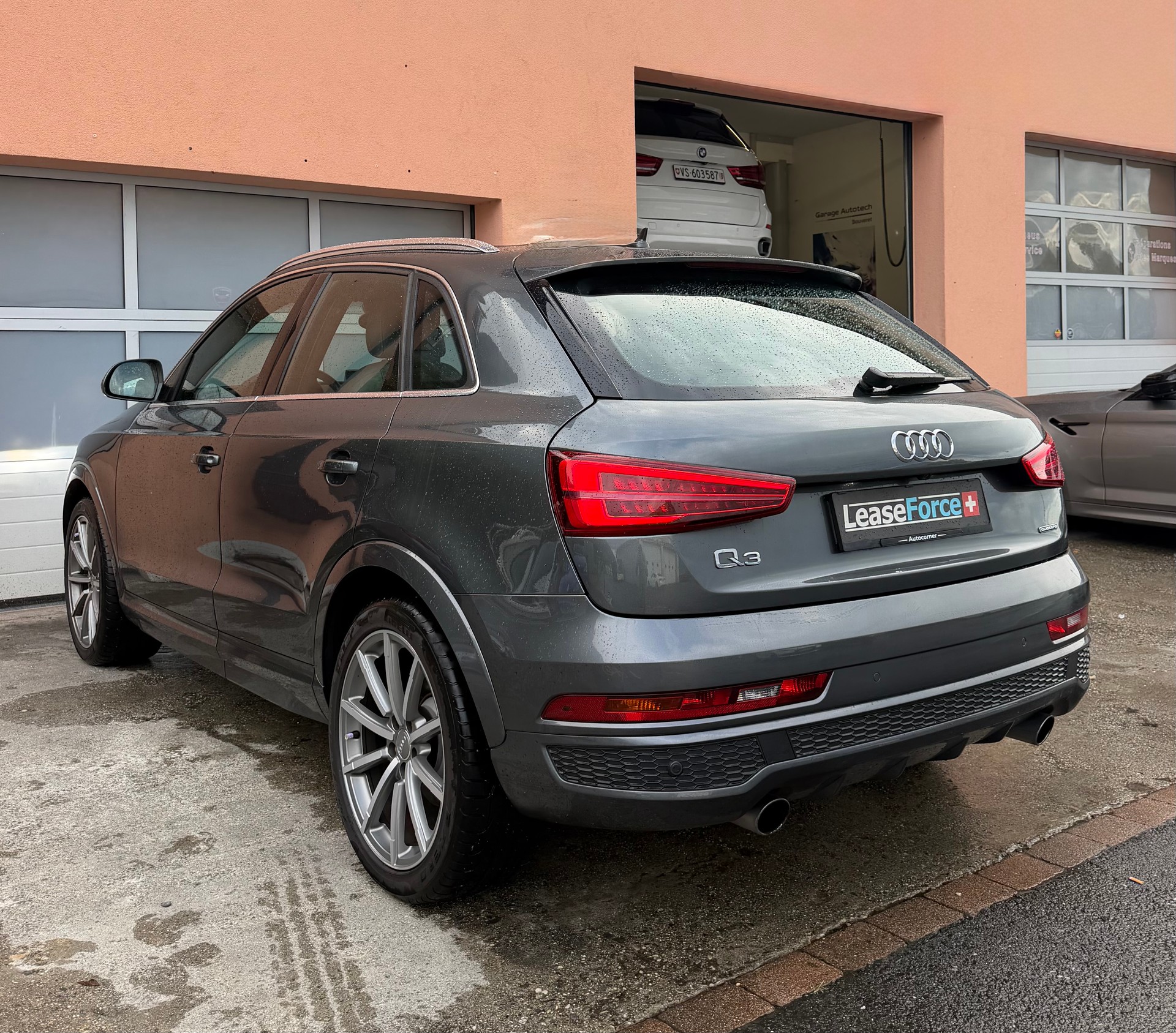 AUDI Q3 2.0 TFSI S-Line quattro S-tronic-showroom-element-2