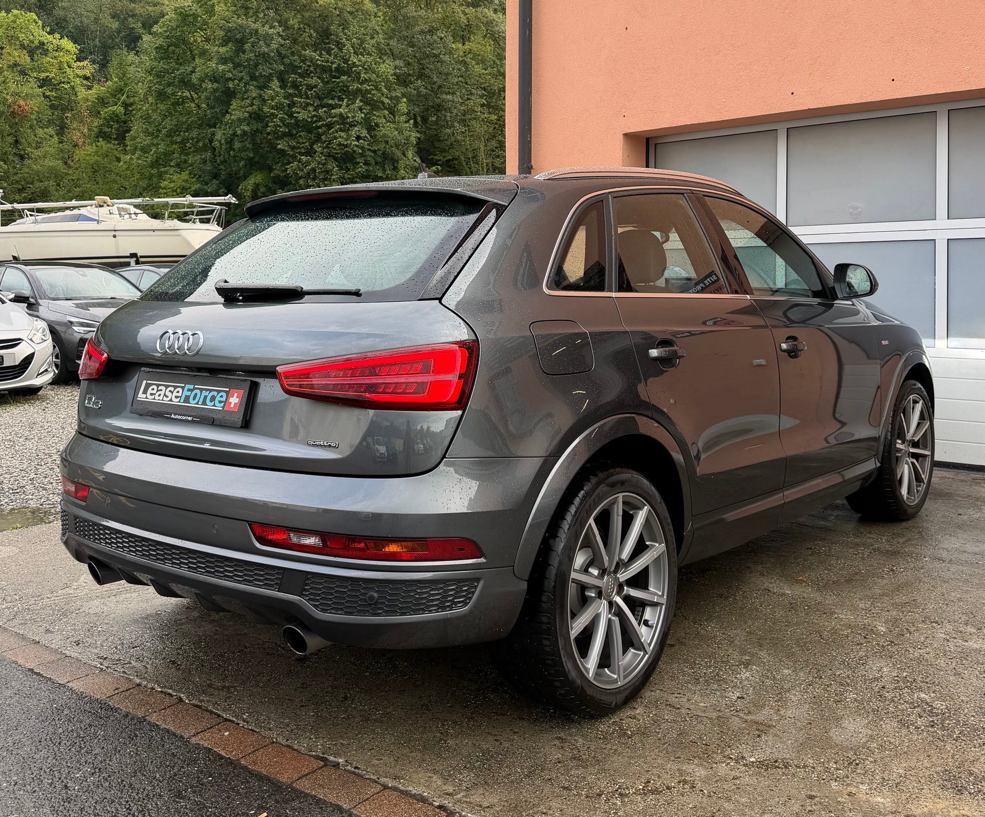 AUDI Q3 2.0 TFSI S-Line quattro S-tronic-showroom-element-3