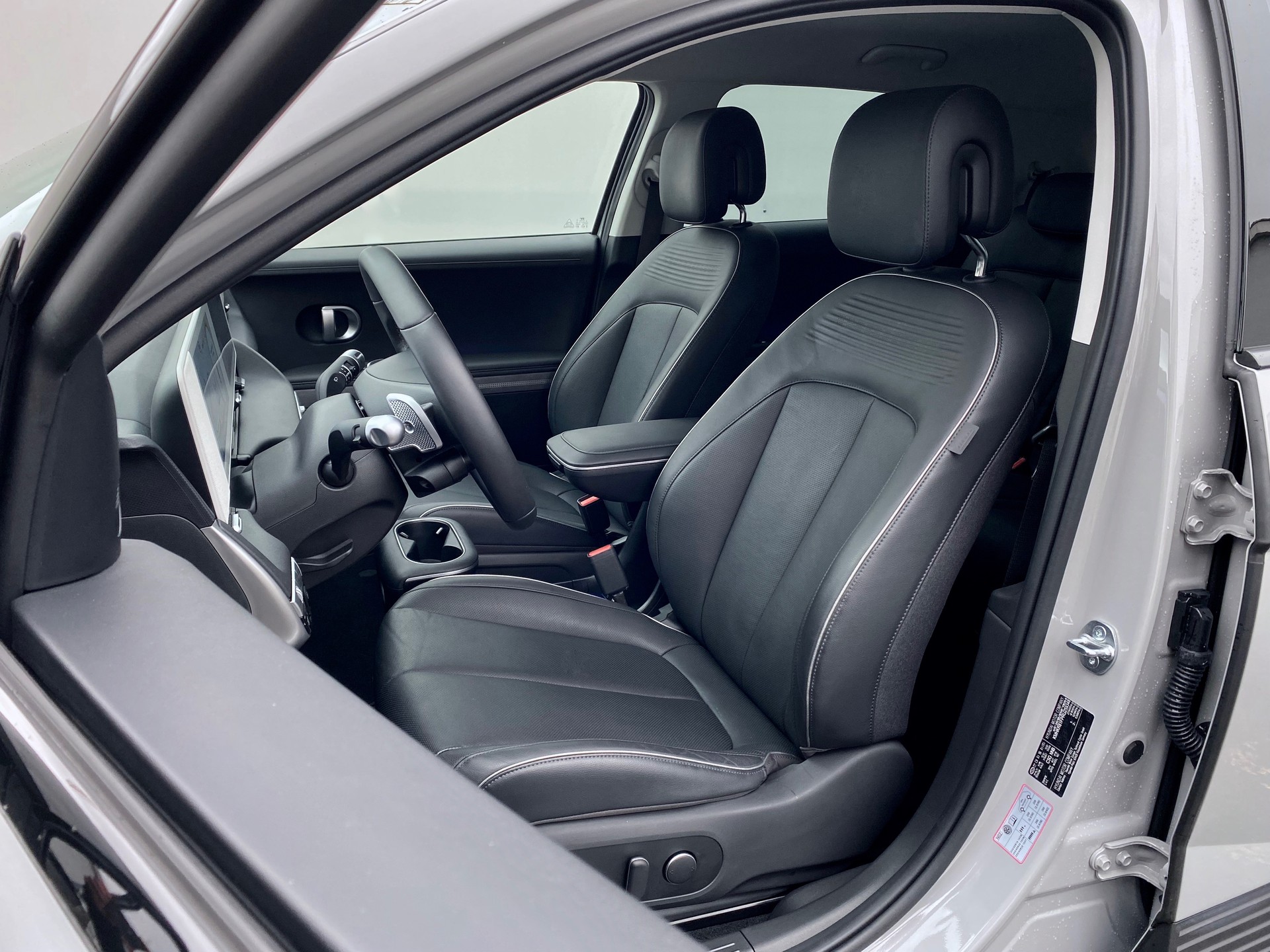 HYUNDAI Ioniq 5 77kWh*Swiss*Amplia*4WD*Wärmepumpe*-image-5