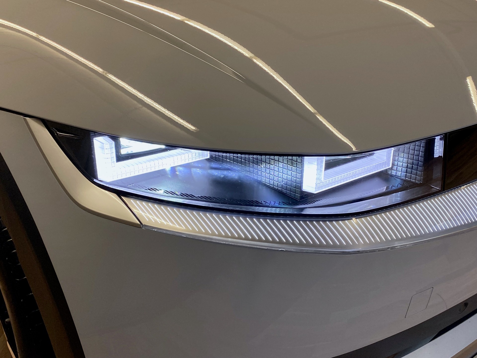 HYUNDAI Ioniq 5 77kWh*Swiss*Amplia*4WD*Wärmepumpe*-image-24