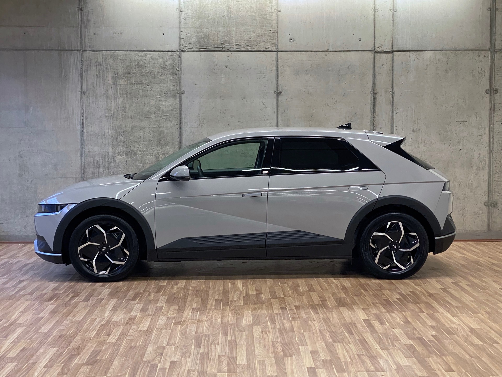 HYUNDAI Ioniq 5 77kWh*Swiss*Amplia*4WD*Wärmepumpe*-showroom-element-3