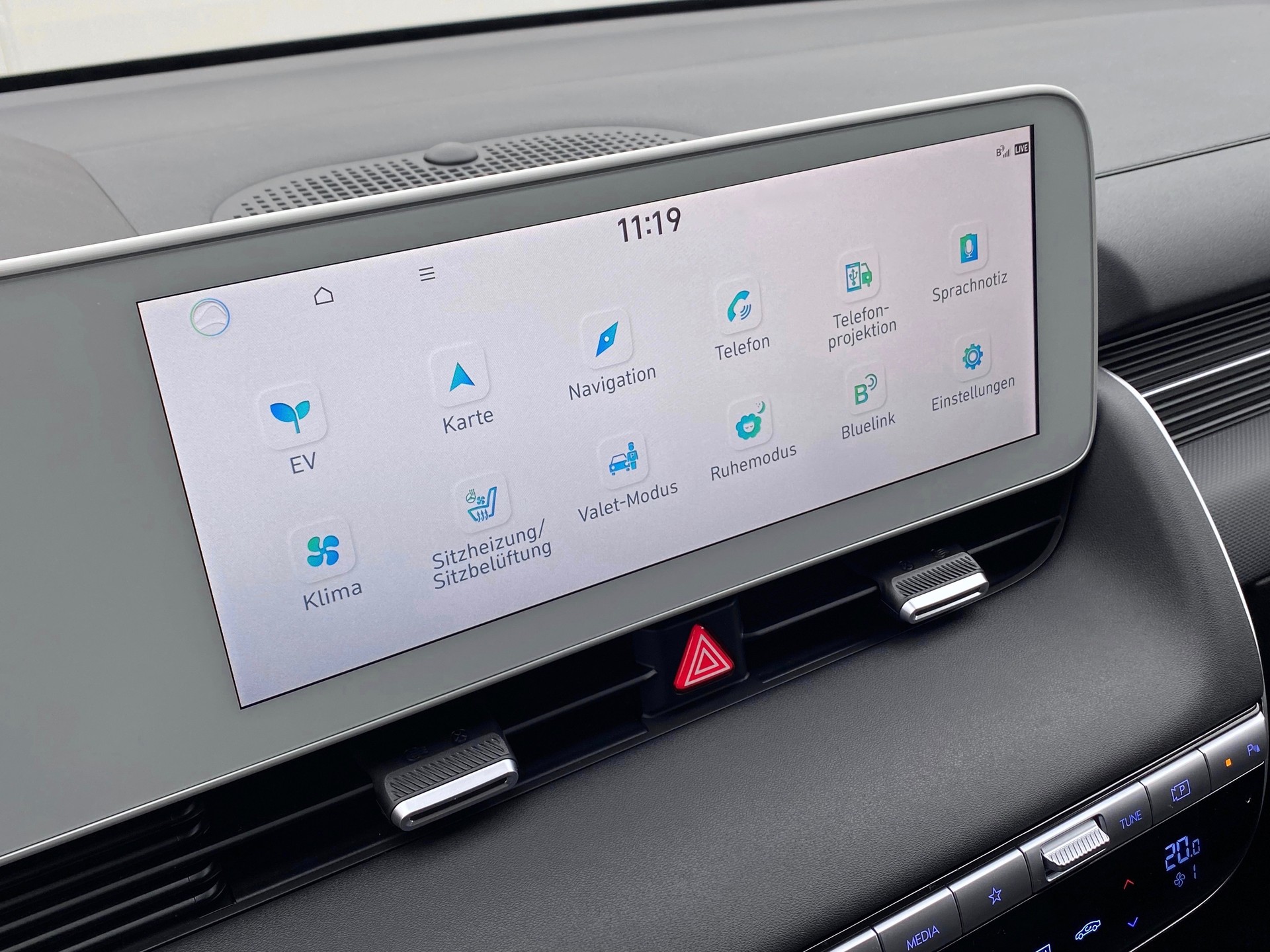 HYUNDAI Ioniq 5 77kWh*Swiss*Amplia*4WD*Wärmepumpe*-image-12