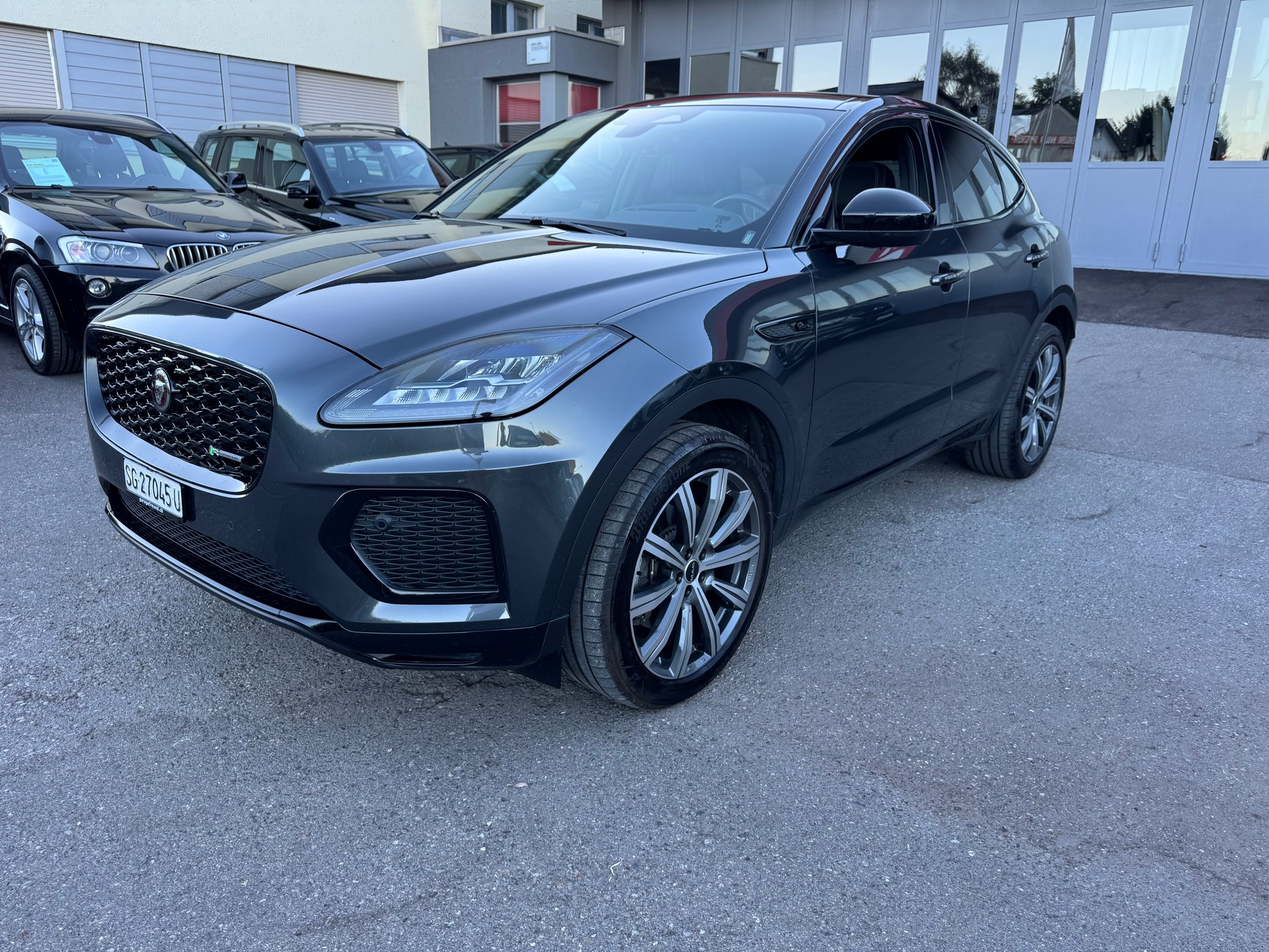 JAGUAR E-Pace 2.0 P200 R-Dynamic AWD Black-image-6