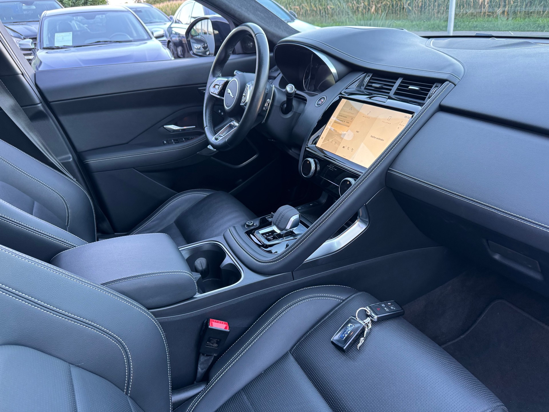 JAGUAR E-Pace 2.0 P200 R-Dynamic AWD Black-image-13