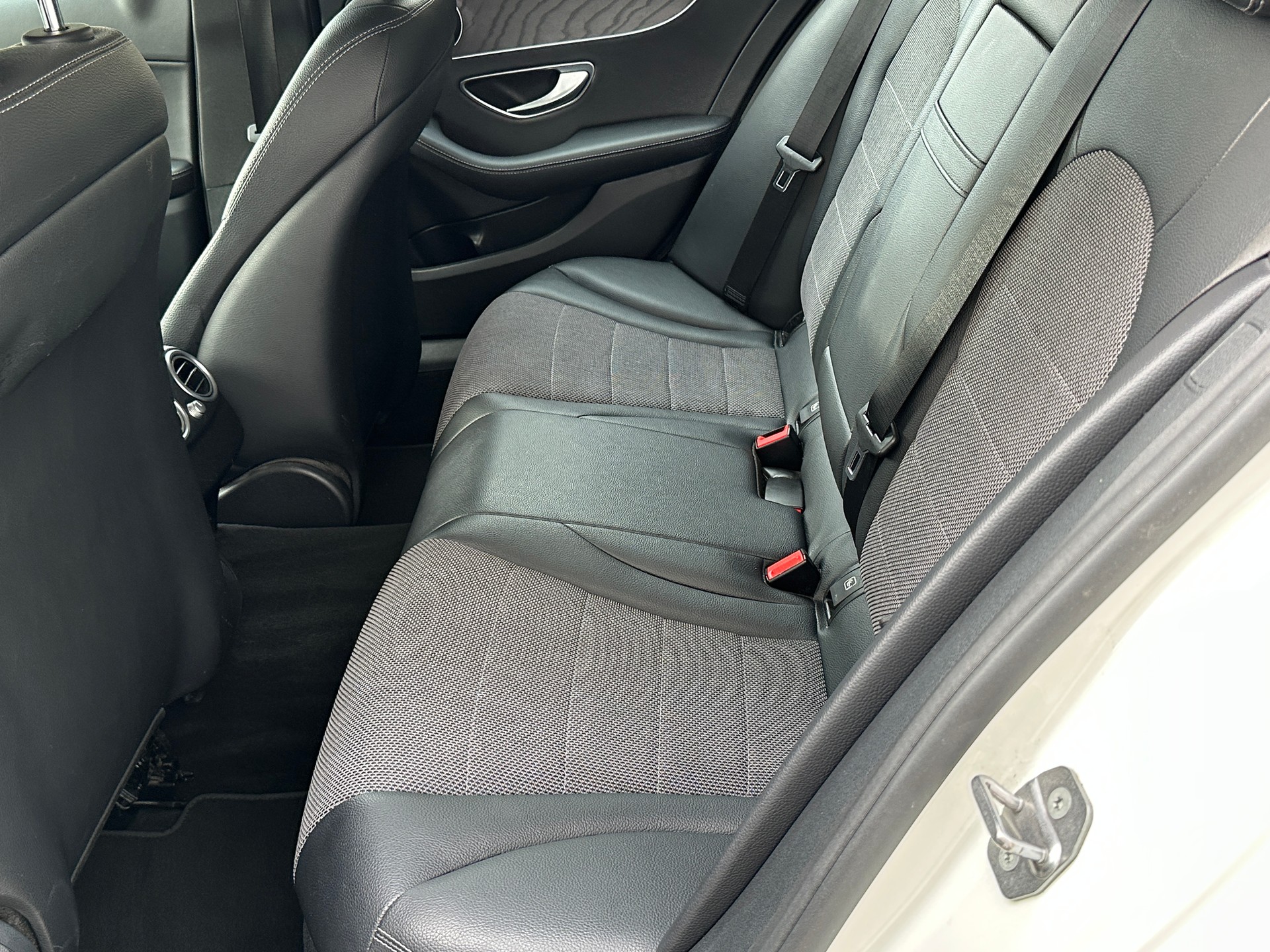 MERCEDES-BENZ C 220 d Avantgarde 4Matic 7G-Tronic-image-7