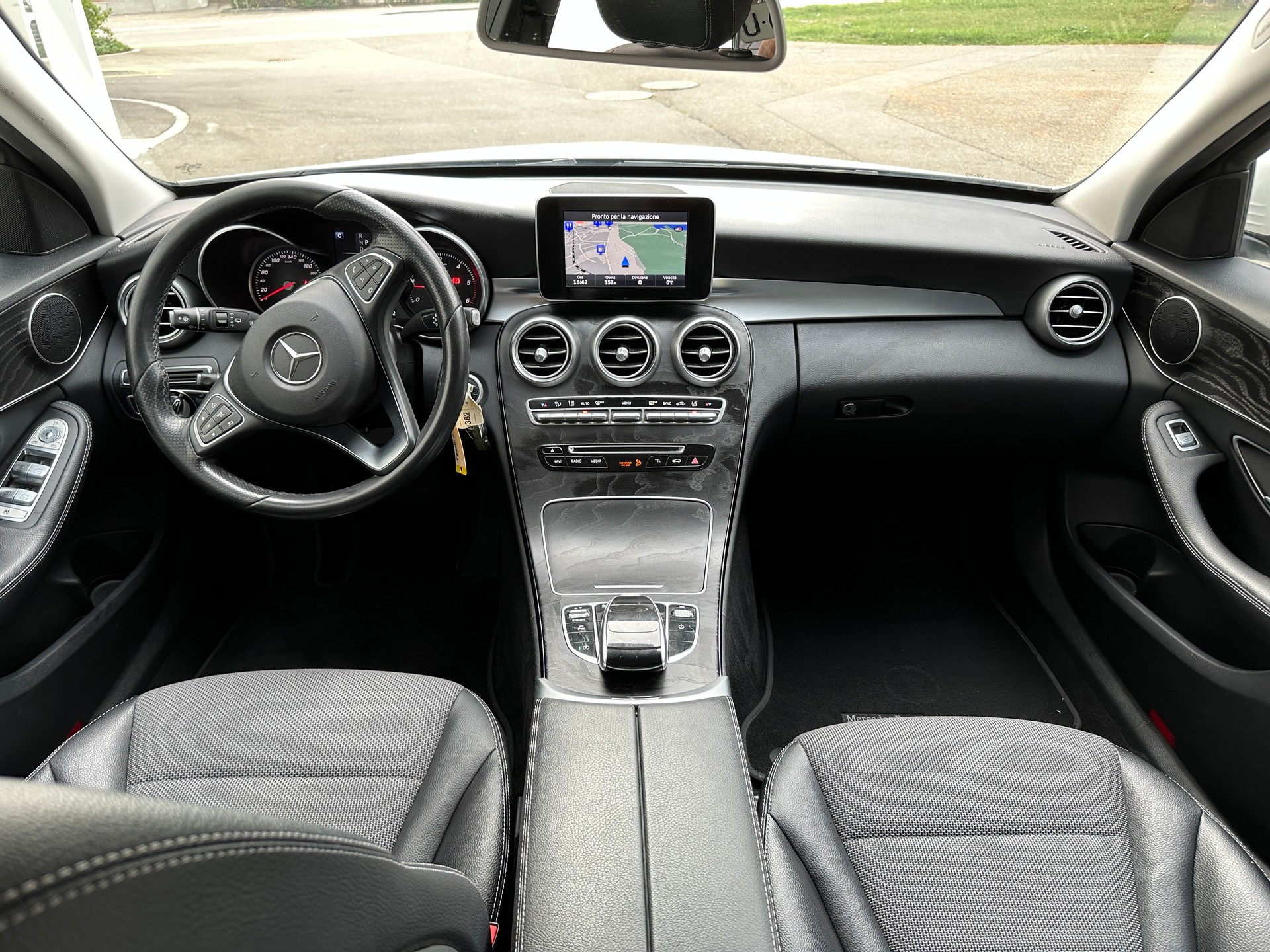 MERCEDES-BENZ C 220 d Avantgarde 4Matic 7G-Tronic-image-6