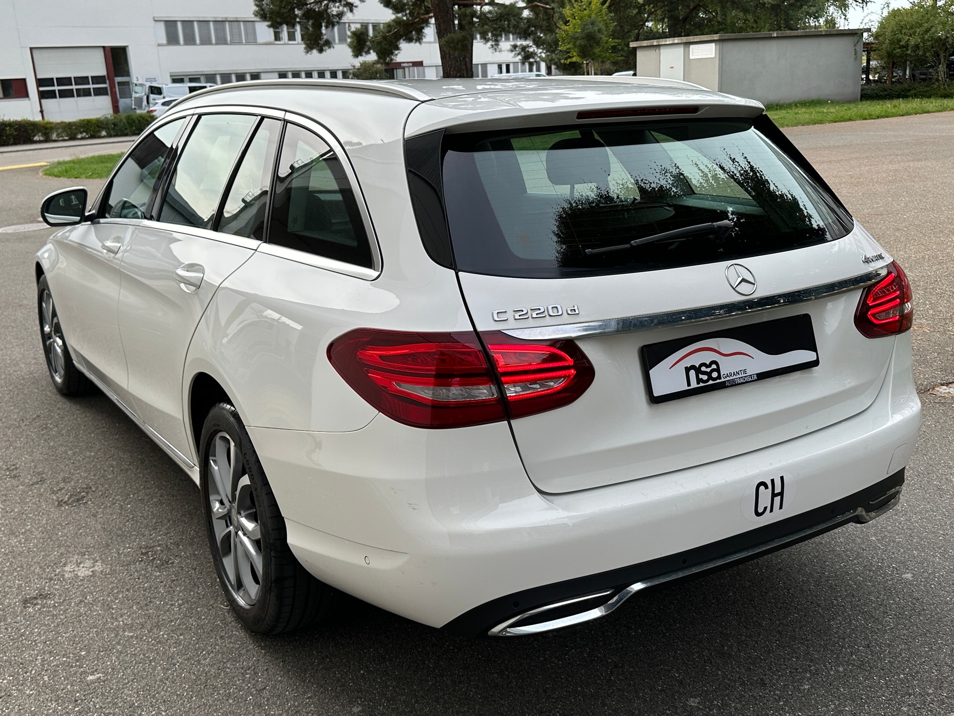 MERCEDES-BENZ C 220 d Avantgarde 4Matic 7G-Tronic-image-3