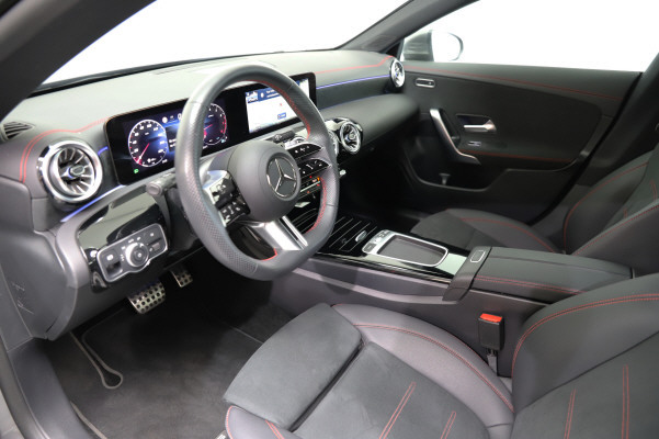 MERCEDES-BENZ CLA 200 7G-DCT-image-7