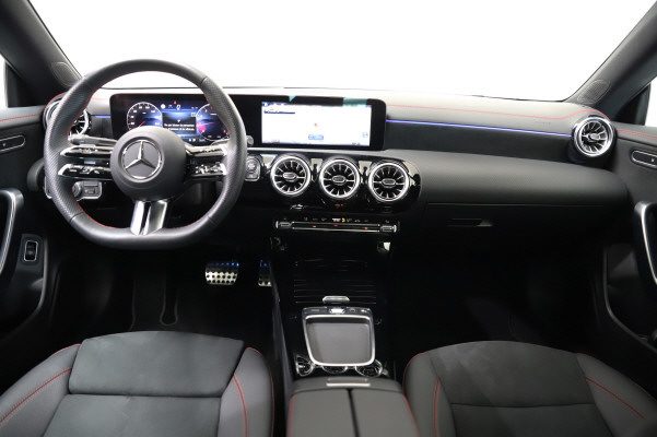 MERCEDES-BENZ CLA 200 7G-DCT-image-9