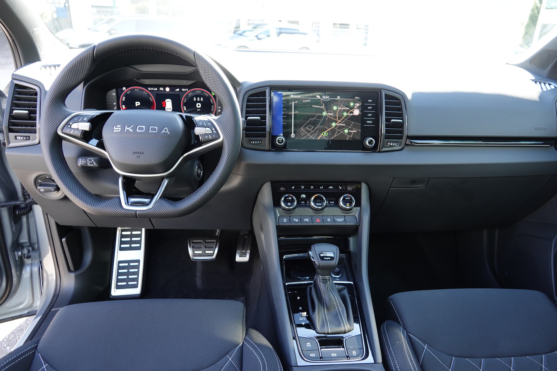 SKODA Karoq 2.0 TSI SportLine 4x4 DSG-image-10