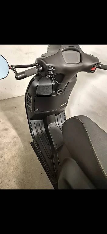 PIAGGIO Vespa GTS 300 Super Tech ABS-image-0