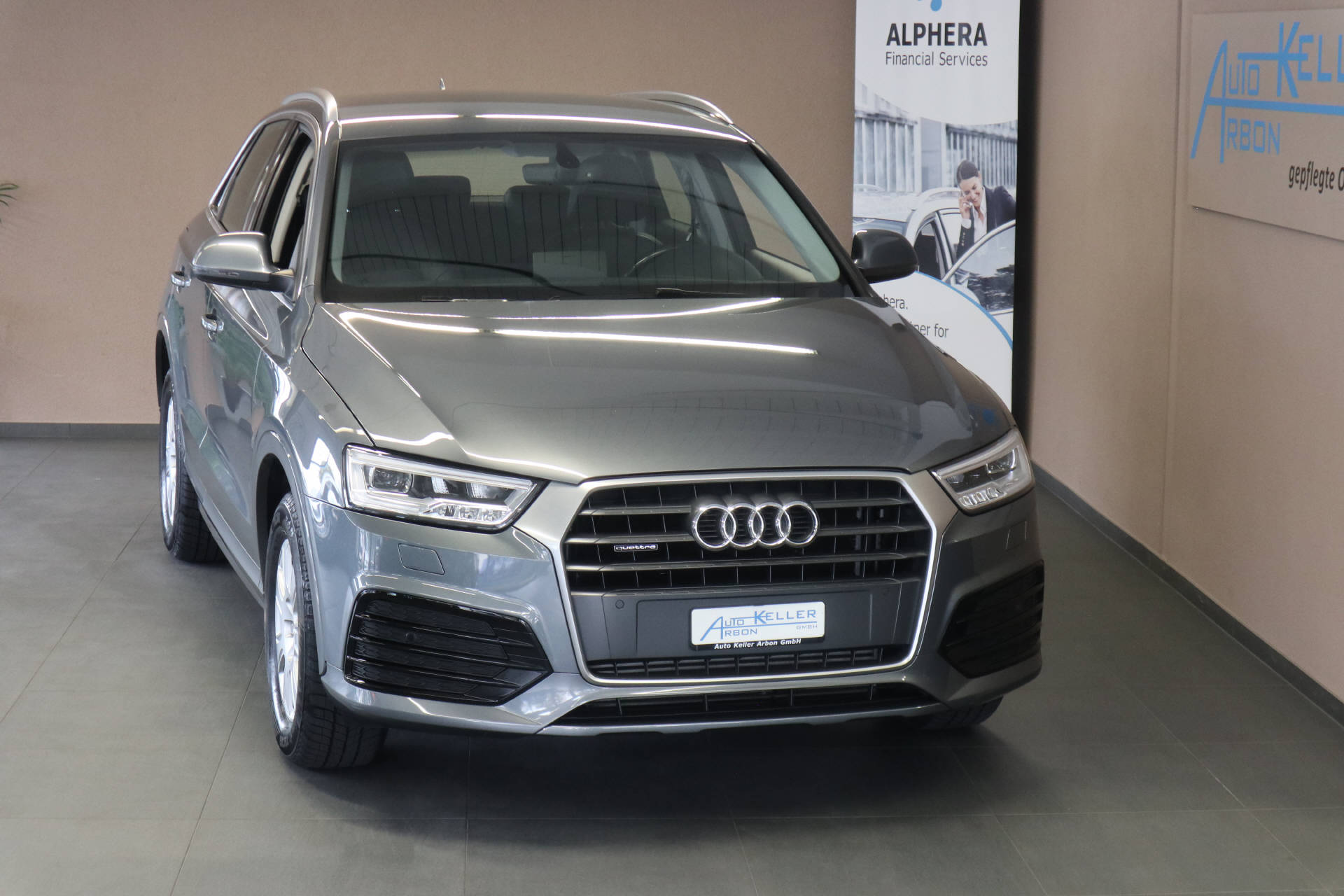 AUDI Q3 2.0 TFSI Design quattro S-Tr.-image-2