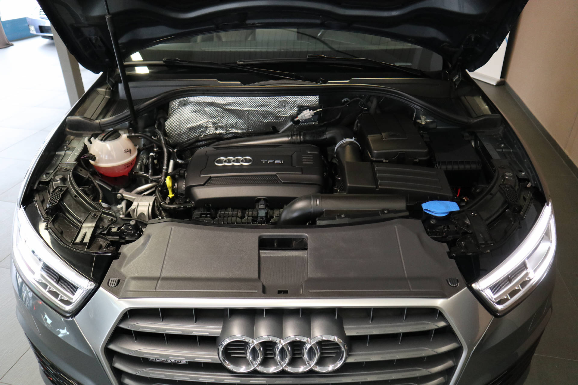 AUDI Q3 2.0 TFSI Design quattro S-Tr.-image-15