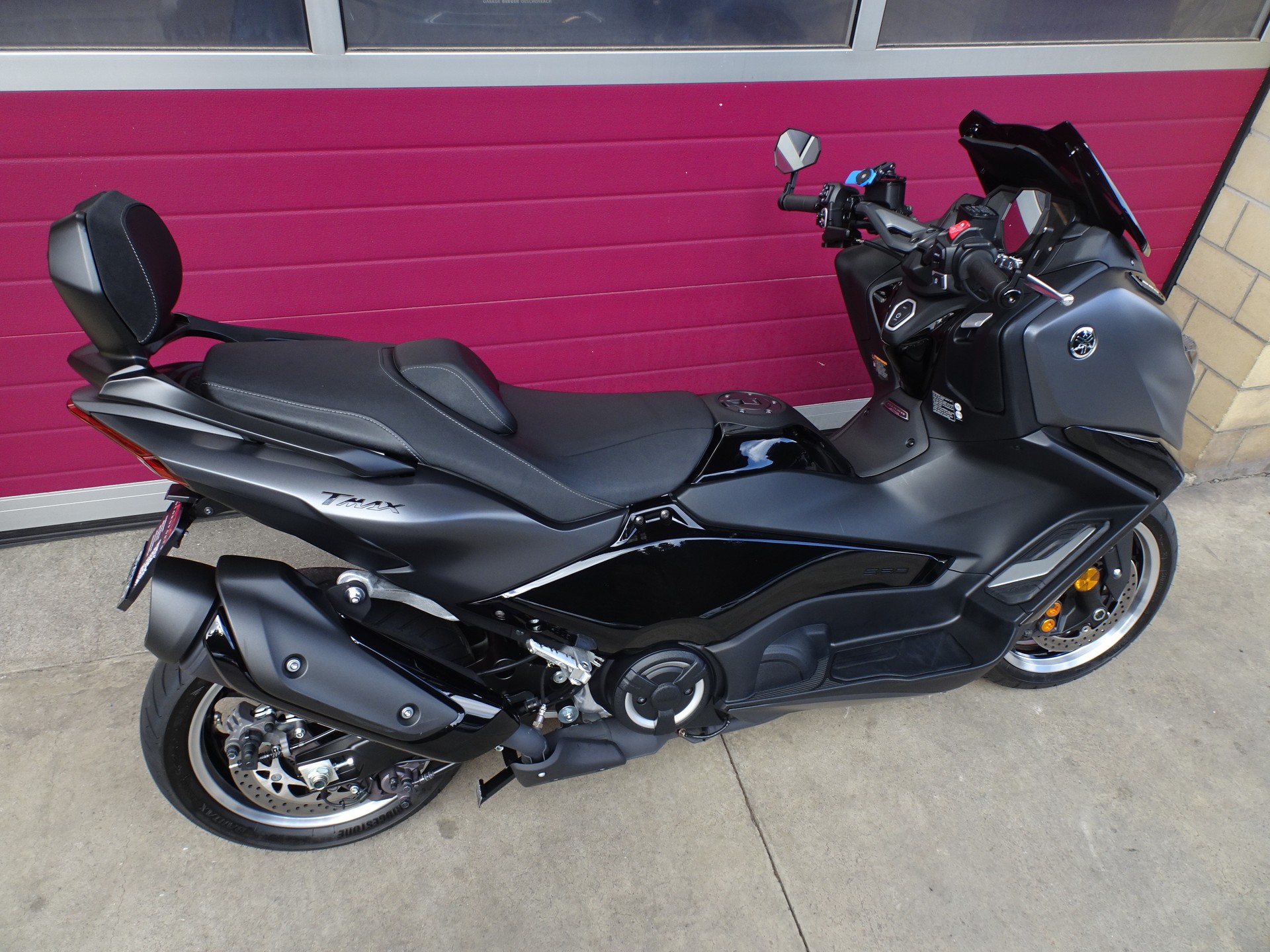YAMAHA T-MAX Tech-Max XP 560-image-13
