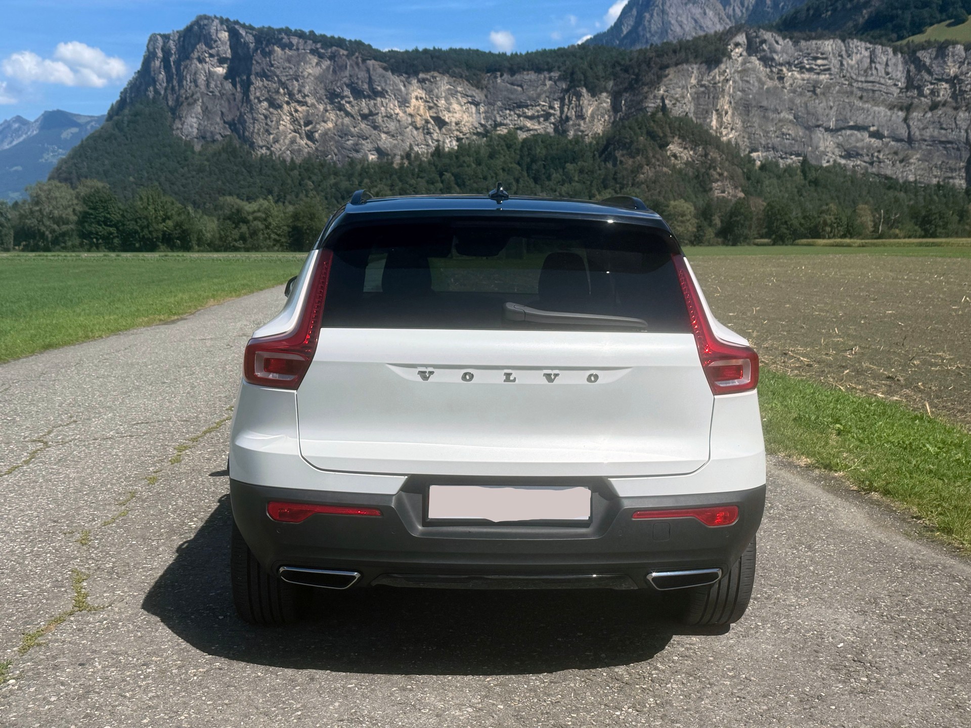 VOLVO 2.0 D4 R-Design AWD-image-3