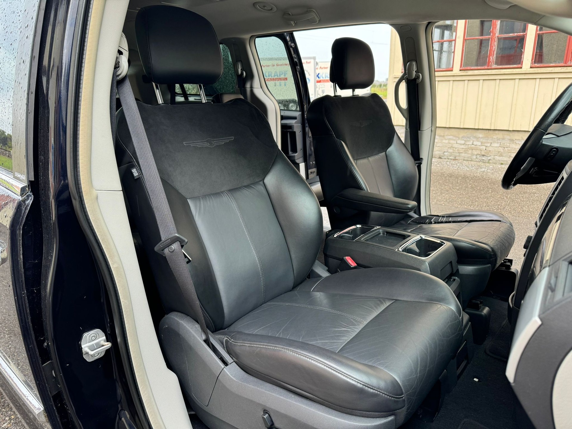 CHRYSLER Grand Voyager 2.8 CRD Limited Automatic-image-10