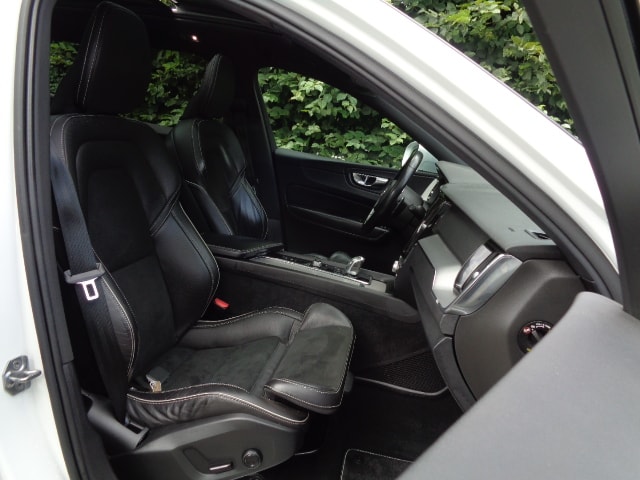 VOLVO XC60 2.0 T8 TE R-DESIGN-image-4