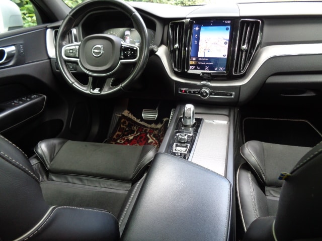 VOLVO XC60 2.0 T8 TE R-DESIGN-image-3
