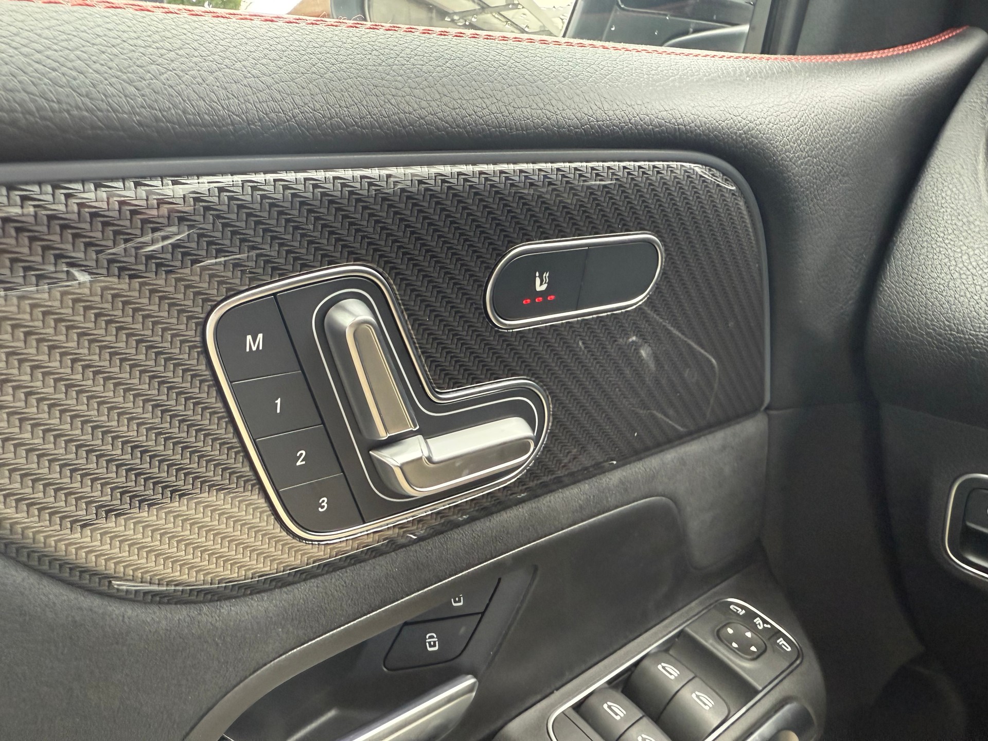 MERCEDES-BENZ GLB 220 4Matic 8G-Tronic-image-13