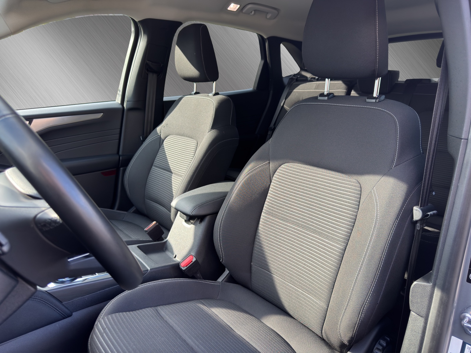 FORD Kuga 2.5 Hybrid Titanium 4x4-image-11