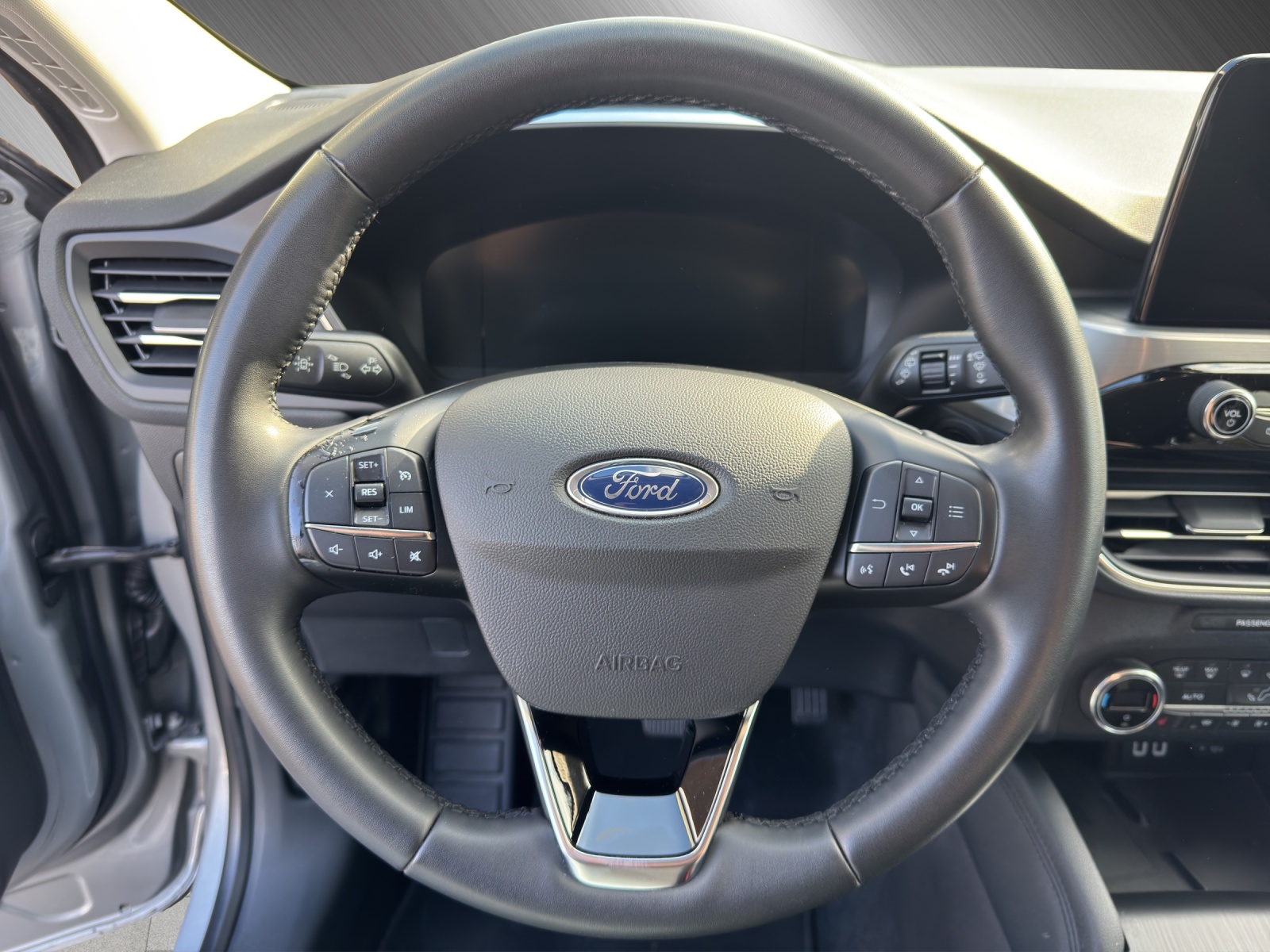 FORD Kuga 2.5 Hybrid Titanium 4x4-image-9