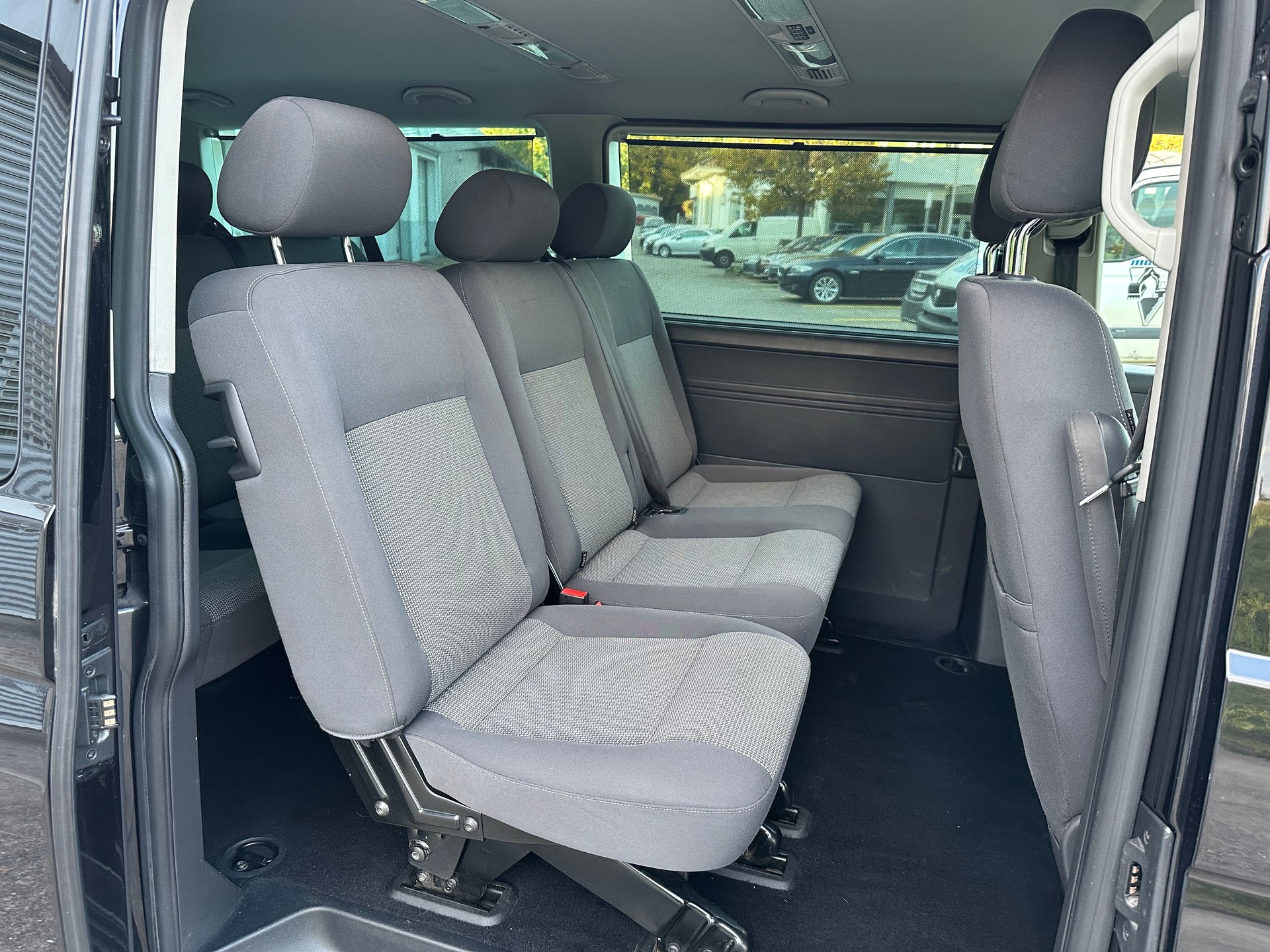 VW T5 Caravelle Comfortline 2.0 TDI CR 4Motion DSG-image-11