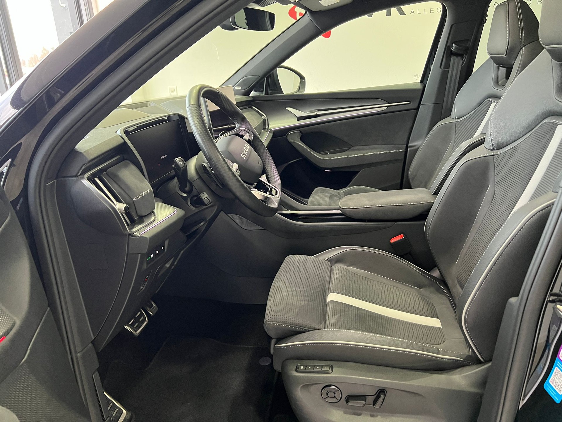 SKODA Kodiaq 2.0 TDI Sportline 4x4 **7Plätzer**8 fach Komplettradsatz*-image-9