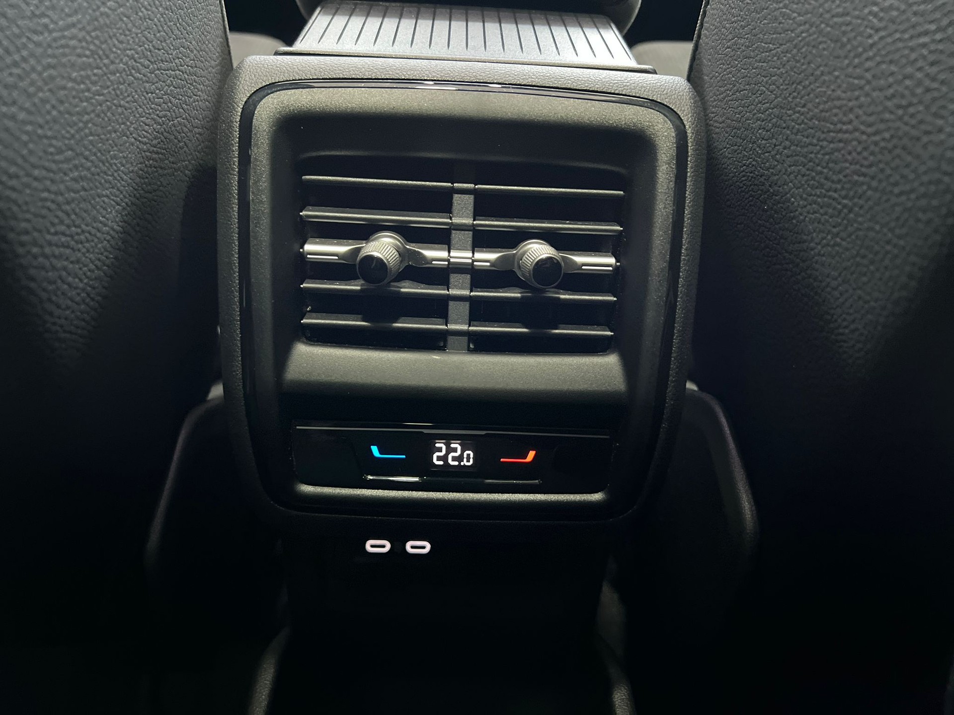 SKODA Kodiaq 2.0 TDI Sportline 4x4 **7Plätzer**8 fach Komplettradsatz*-image-16
