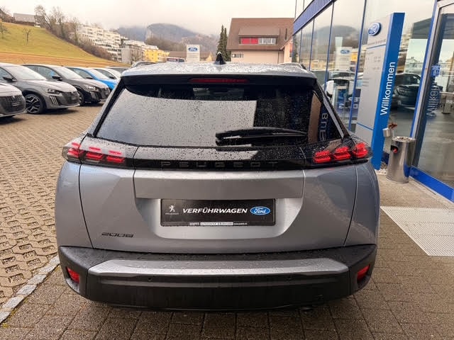PEUGEOT 2008 1.2 PureTech Allure 5 Jahre Garantie-image-12