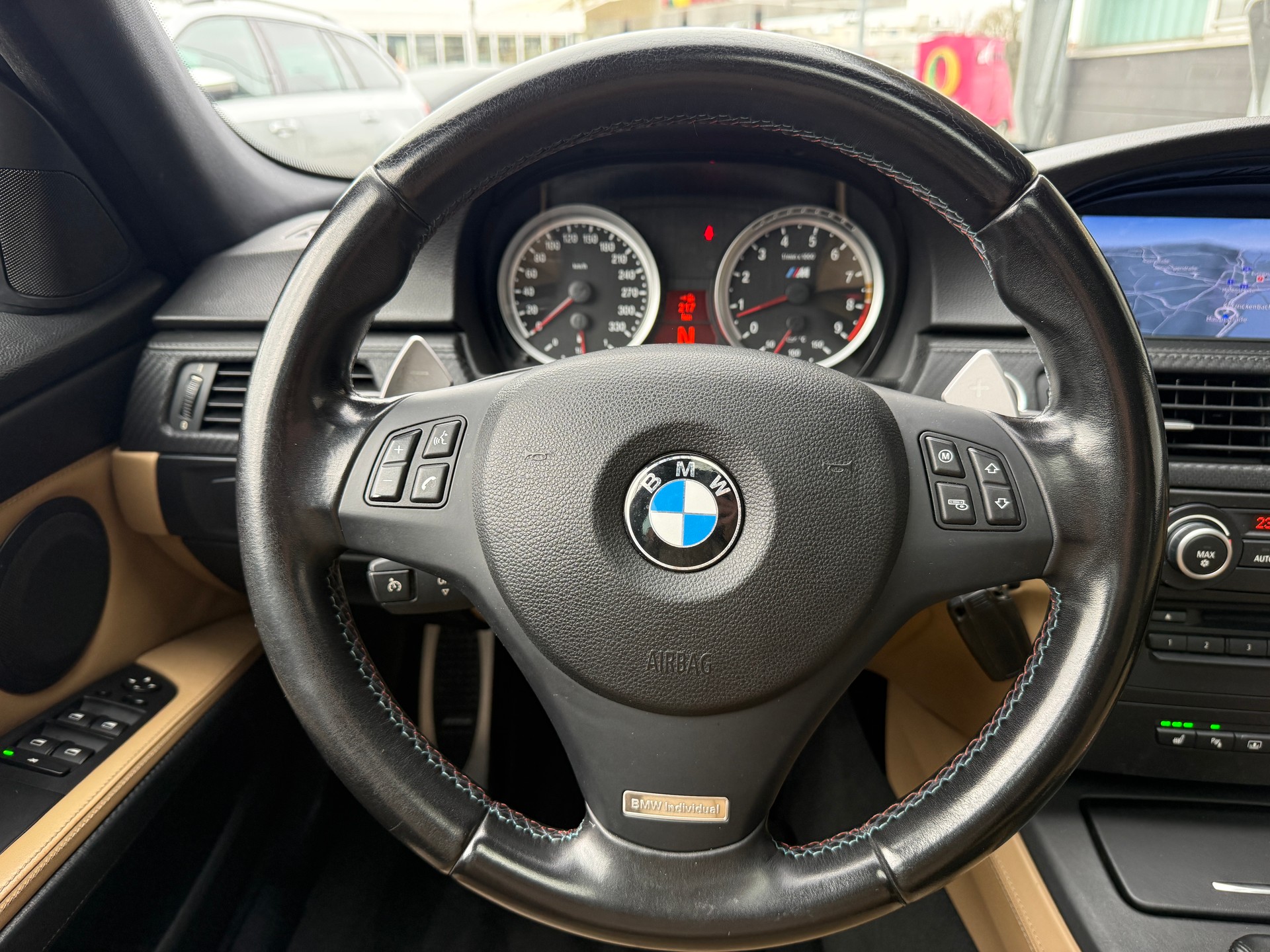 BMW M3 DSG *** CH-FAHRZEUG / BMW INDIVIDUAL / NEUE REIFEN ****-image-10