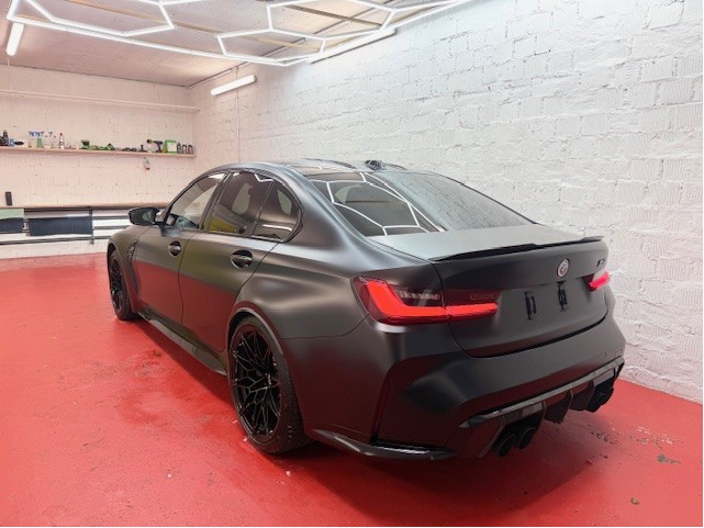 BMW M3 Competition M xDrive-showroom-element-3