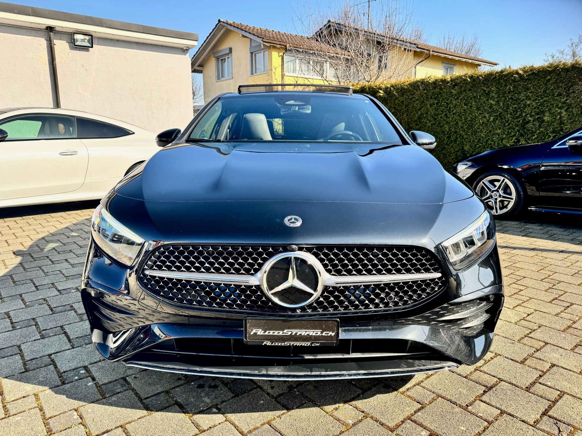 MERCEDES-BENZ A 250 4Matic AMG Line 8G-DCT-showroom-element-1