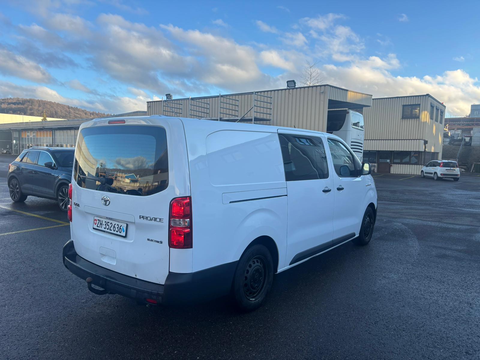 TOYOTA Proace Van L2 75KW Active-image-5