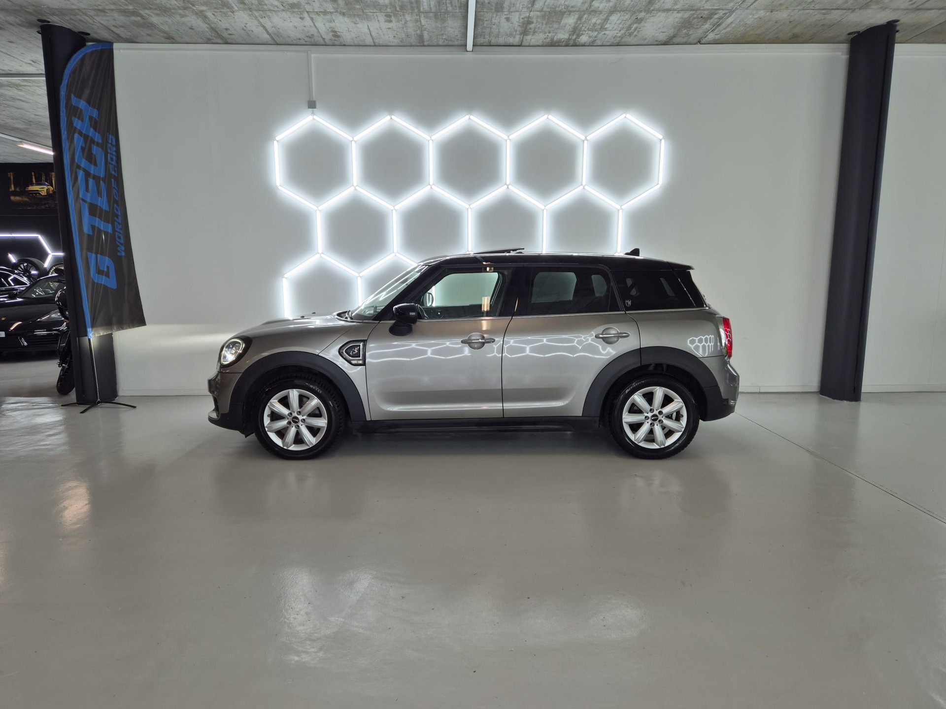 MINI Countryman Cooper S FWD Steptronic DKG-showroom-element-2