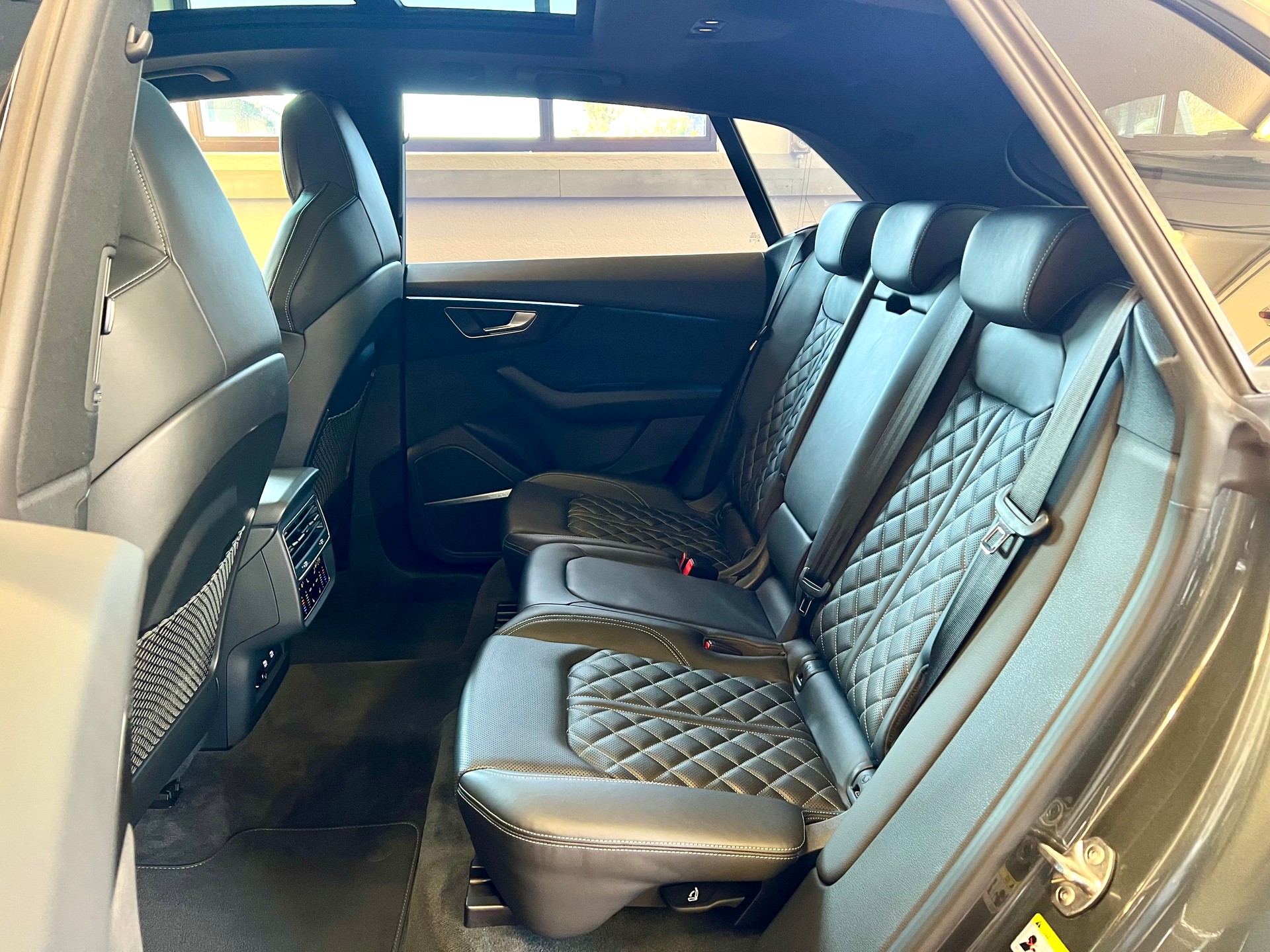 AUDI Q8 50 TDI S-Line quattro tiptronic-image-19