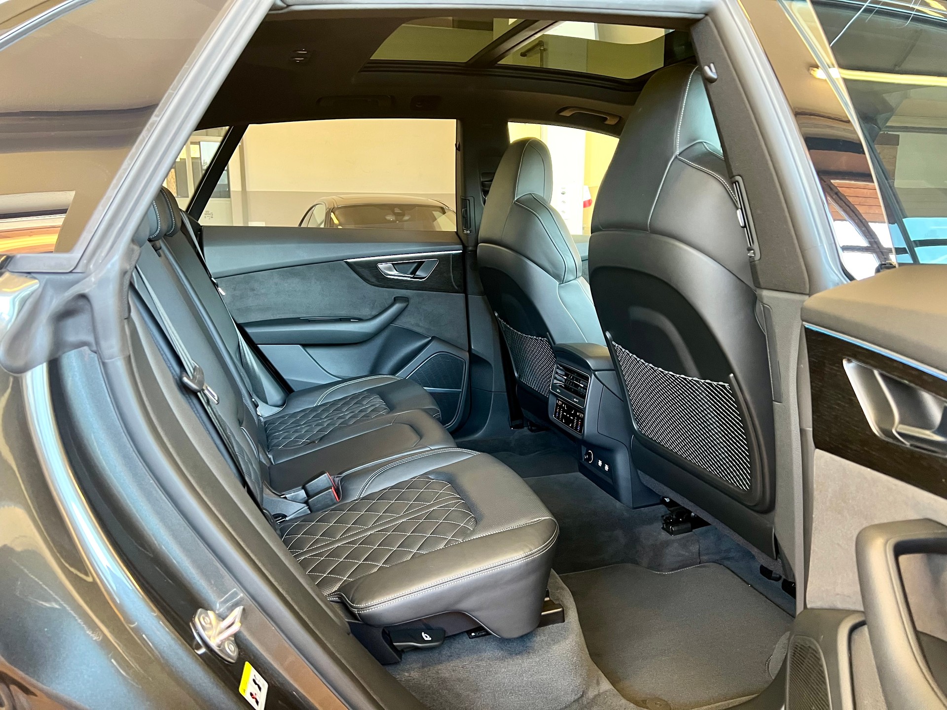 AUDI Q8 50 TDI S-Line quattro tiptronic-image-22