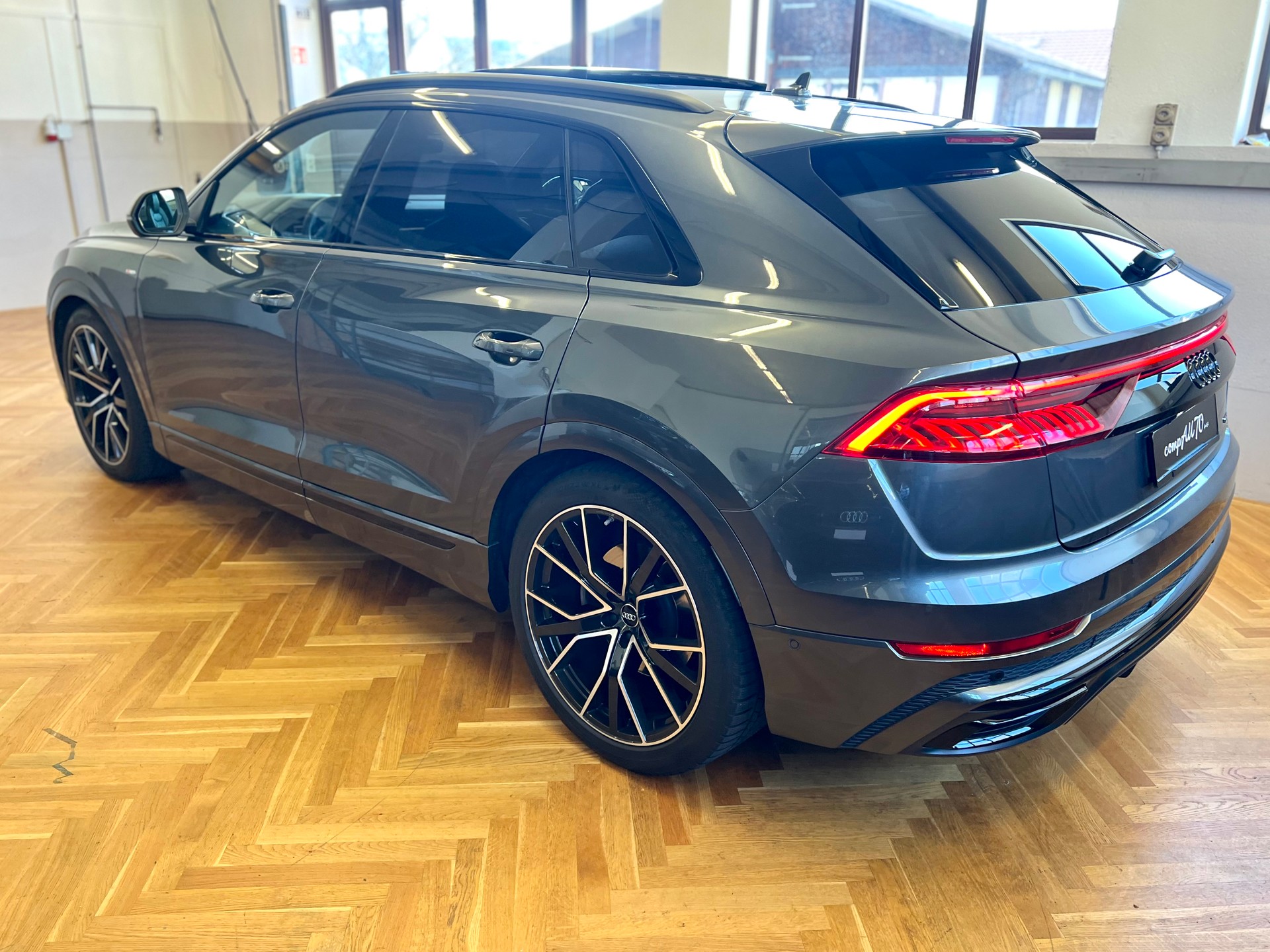 AUDI Q8 50 TDI S-Line quattro tiptronic-image-5