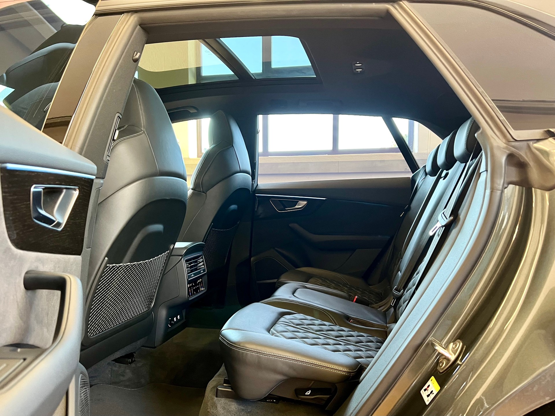 AUDI Q8 50 TDI S-Line quattro tiptronic-image-17