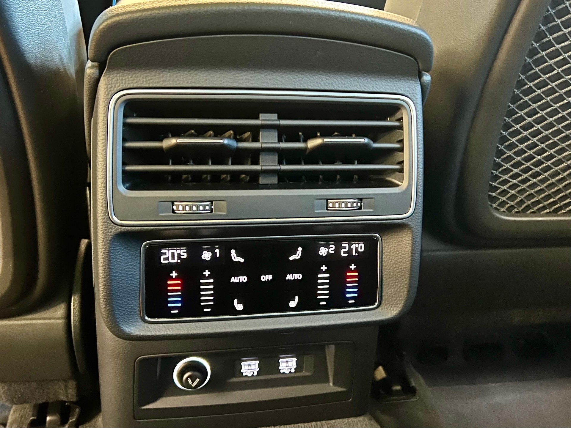 AUDI Q8 50 TDI S-Line quattro tiptronic-image-18