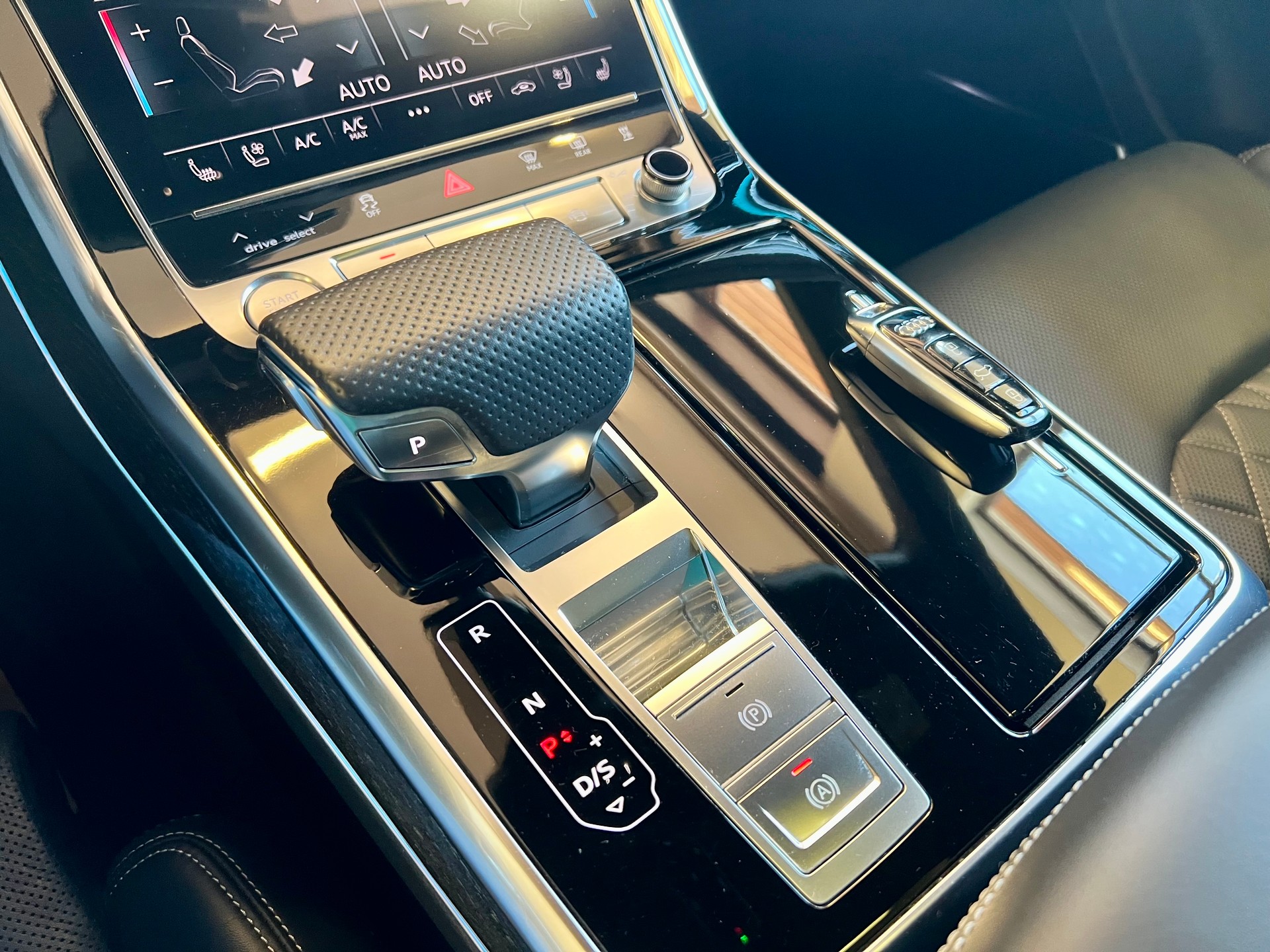 AUDI Q8 50 TDI S-Line quattro tiptronic-image-29