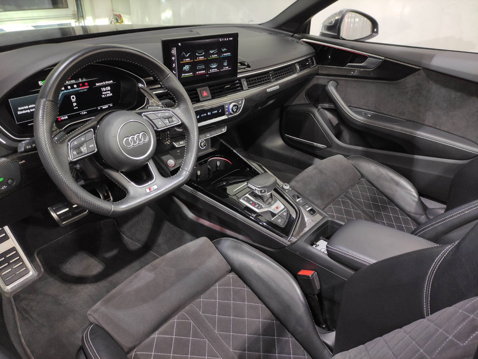 AUDI S5 Cabriolet 3.0 V6 TFSI quattro T-Tronic-showroom-element-2