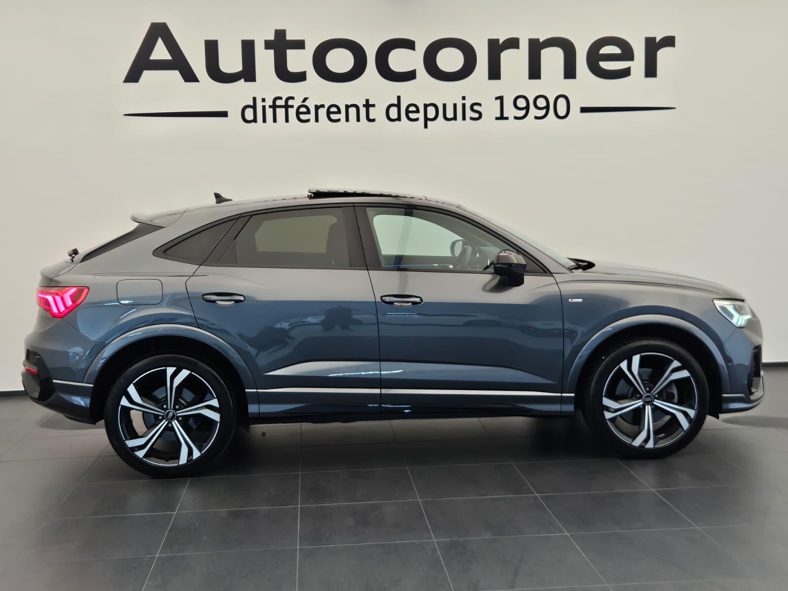 AUDI Q3 Sportback 40 TDI S line quattro S-tronic-image-5