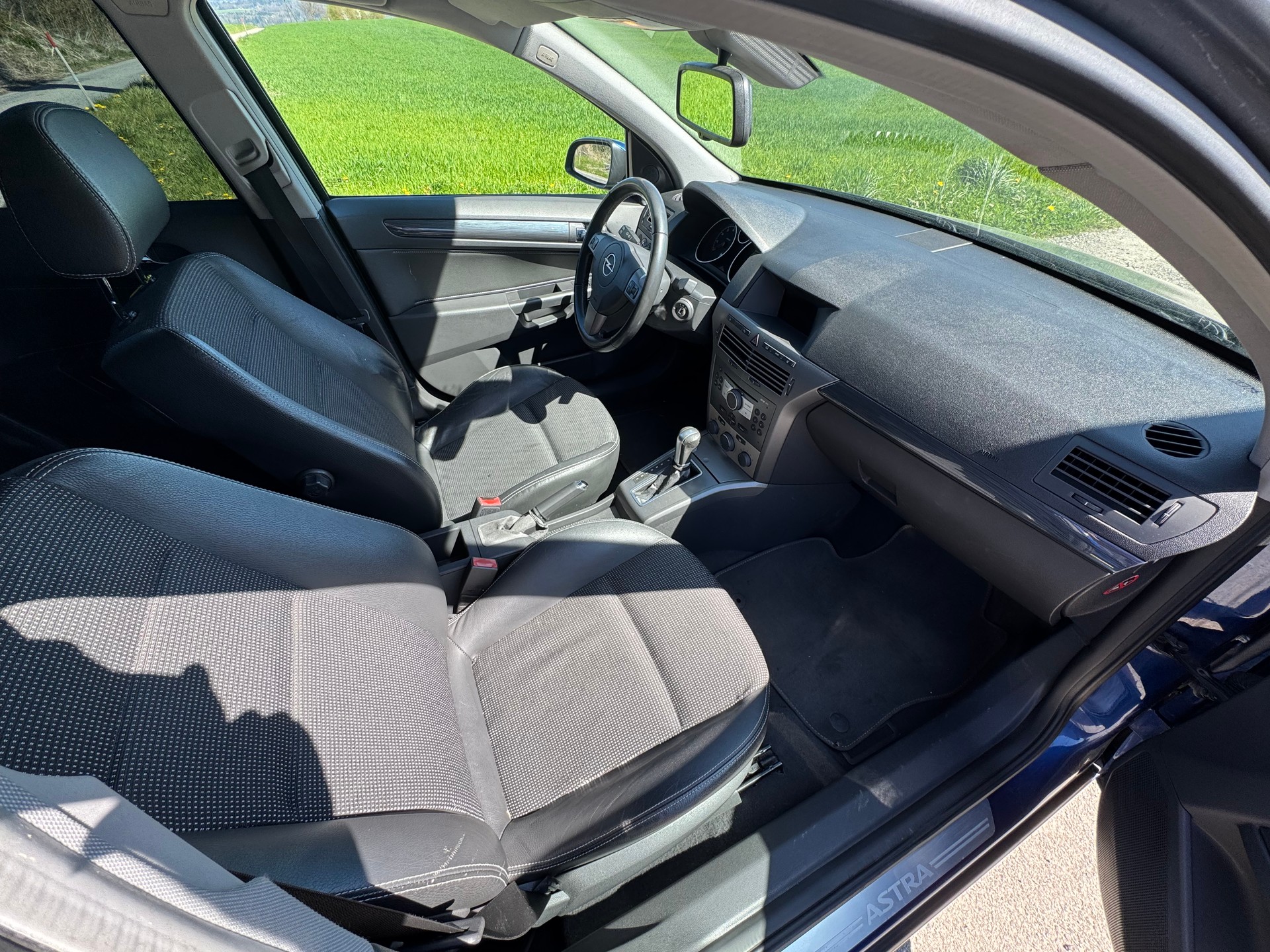 OPEL Astra 1.8i 16V Cosmo Automatgetriebe-image-13