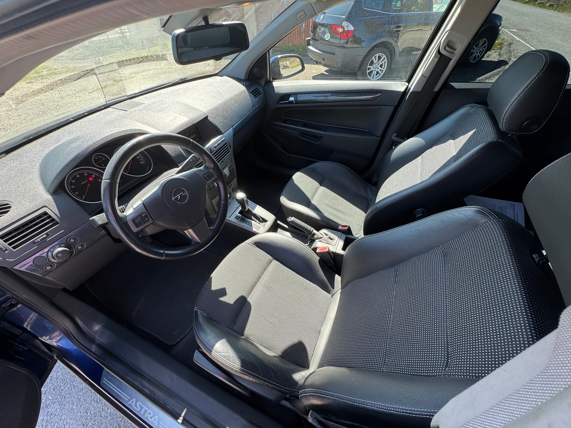 OPEL Astra 1.8i 16V Cosmo Automatgetriebe-image-12